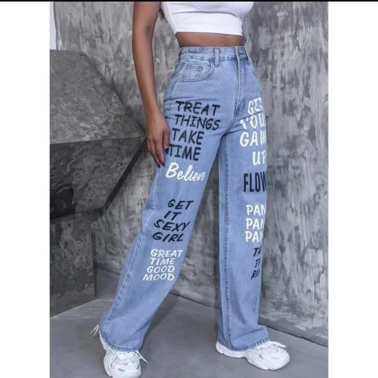 Calça jeans wide leg com letras