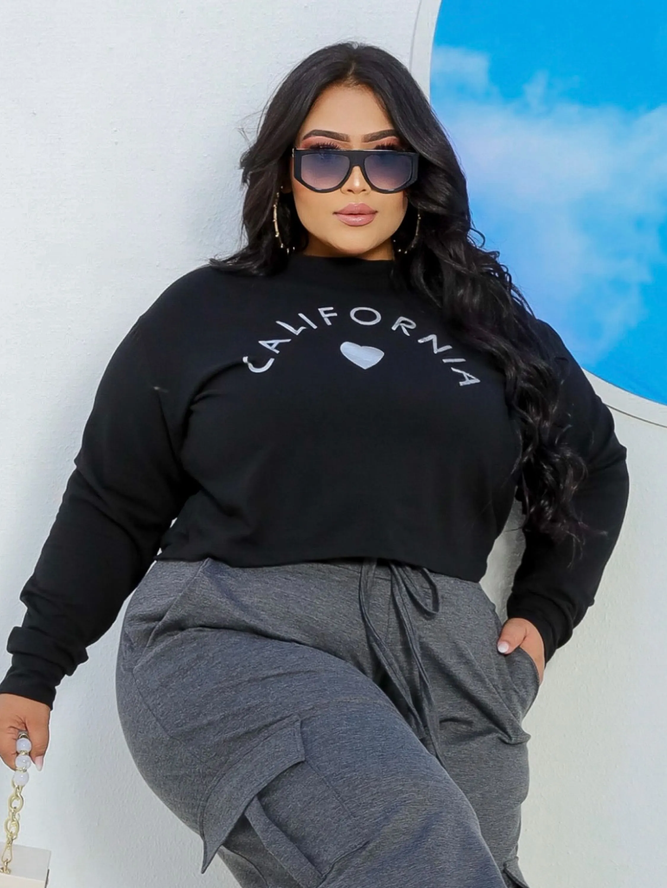 PLUS SIZE Blusa cropped moletinho manga longa estampa