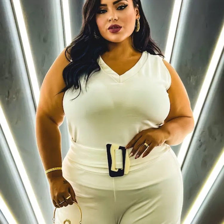 PLUS SIZE Conjunto regata V e bermuda com fivela