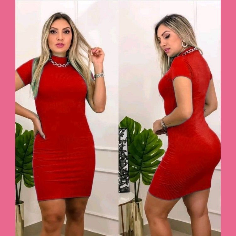 Vestido canelado gola alta