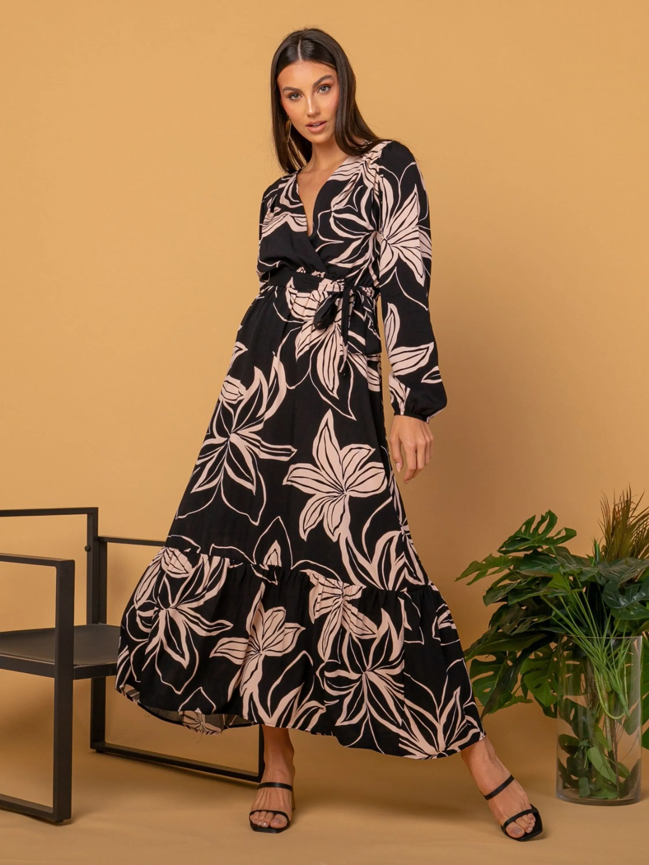 Vestido plus Size estampado manga longa