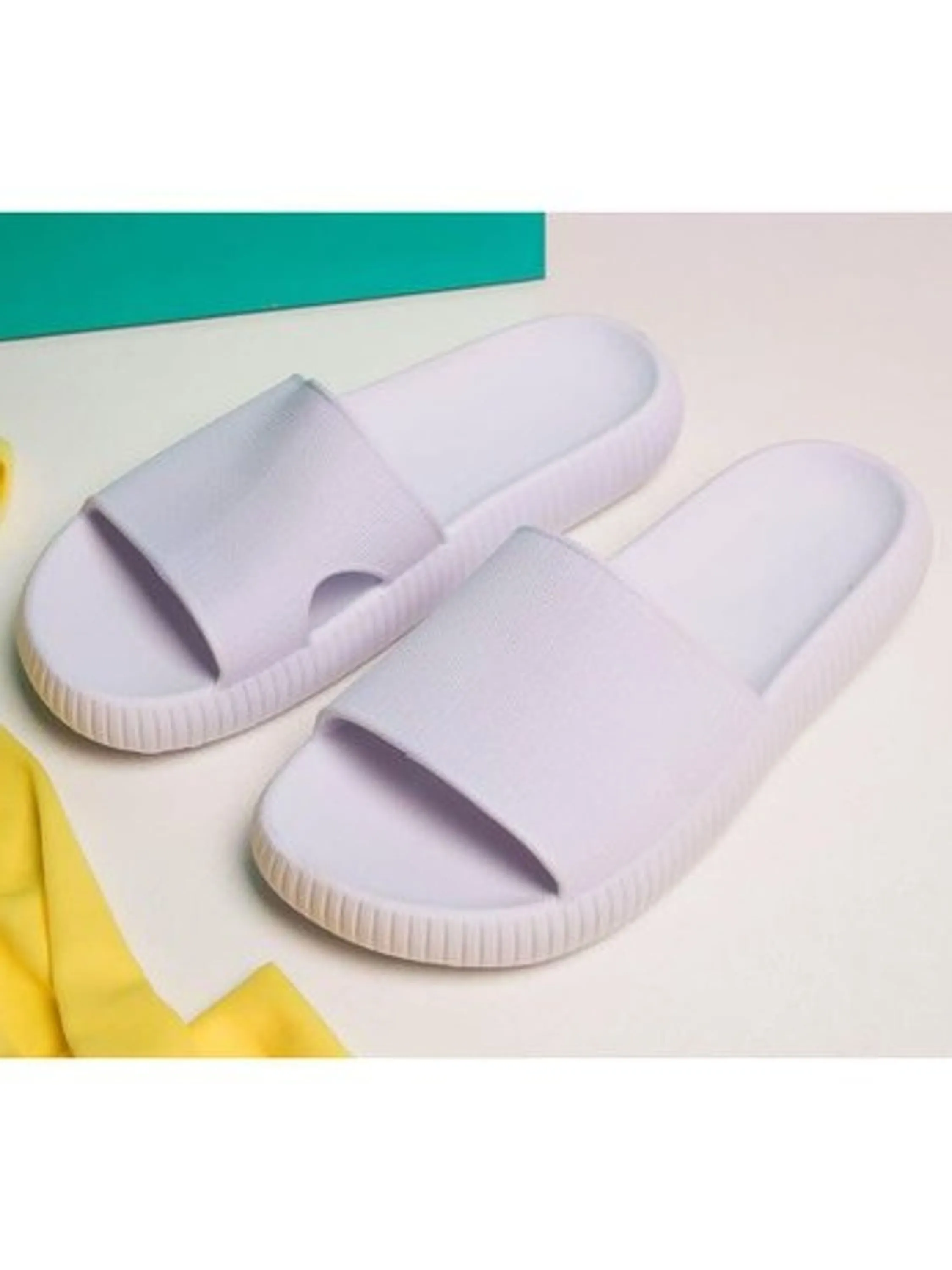 Chinelo nuvem branco