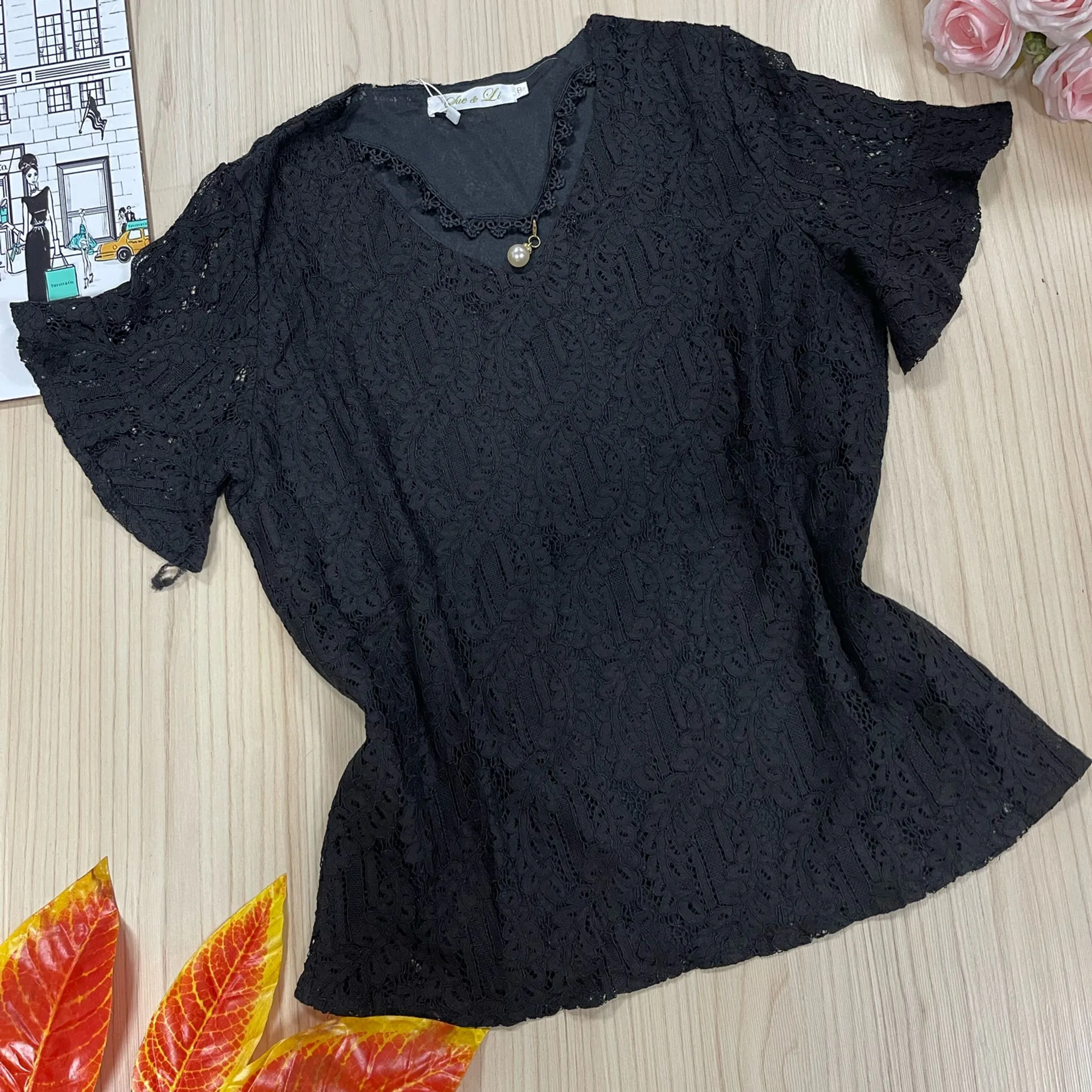 Blusa manga curta tecido renda com forro Maya modas