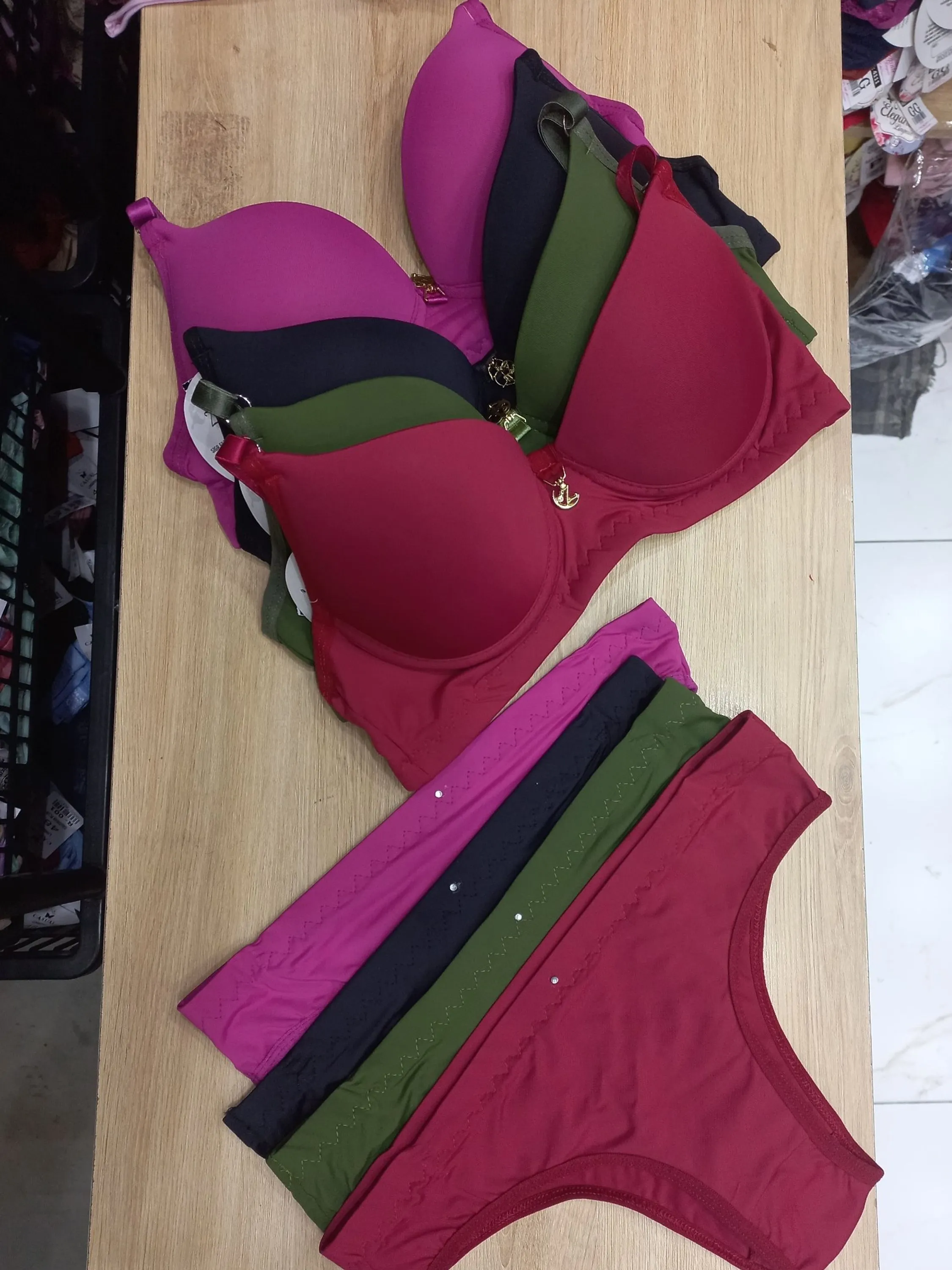 Conjunto básico calcinha e sutiâ