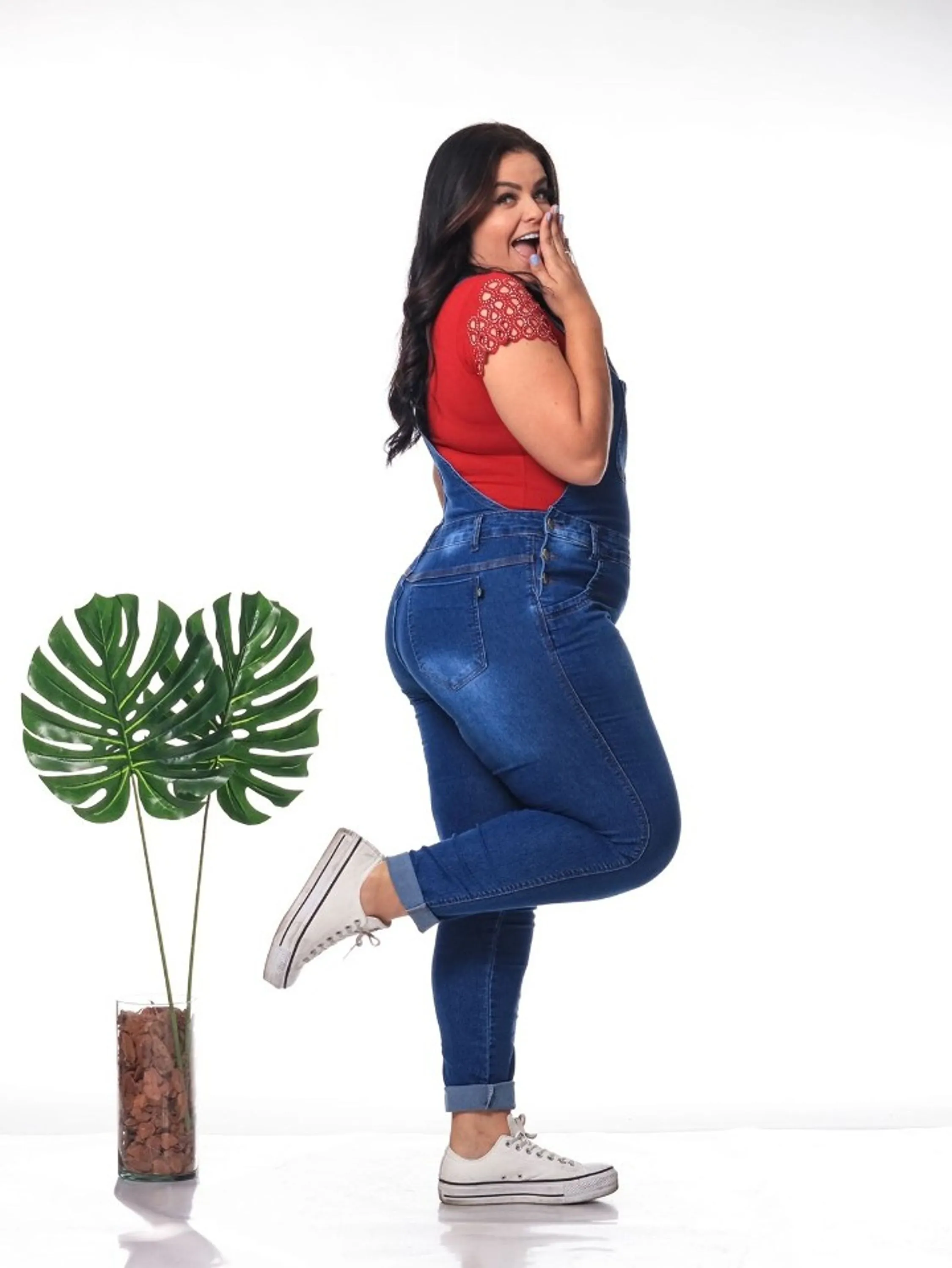 Jardineira de calça plus size com Lycra