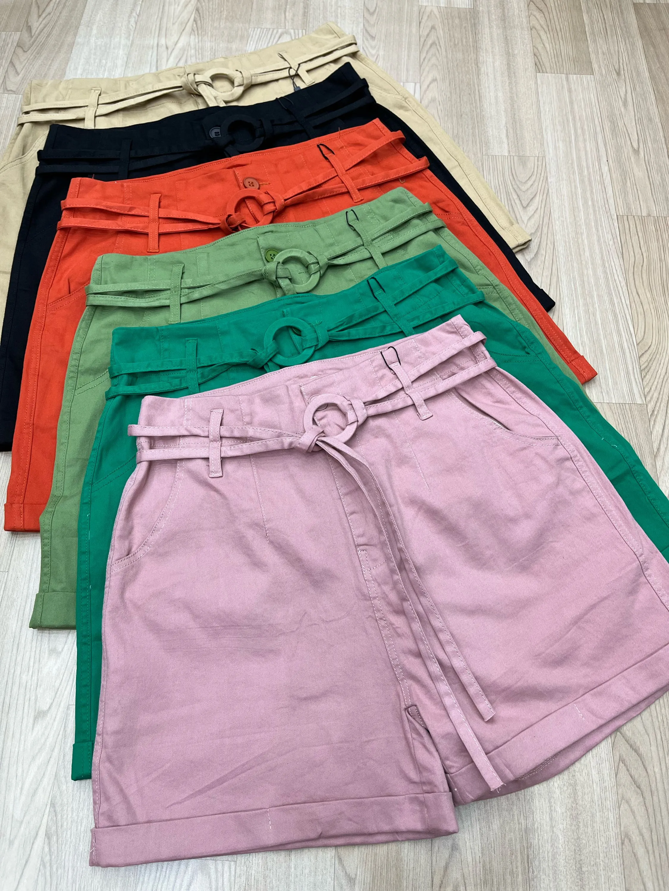 Shorts sarja com cinto elastano