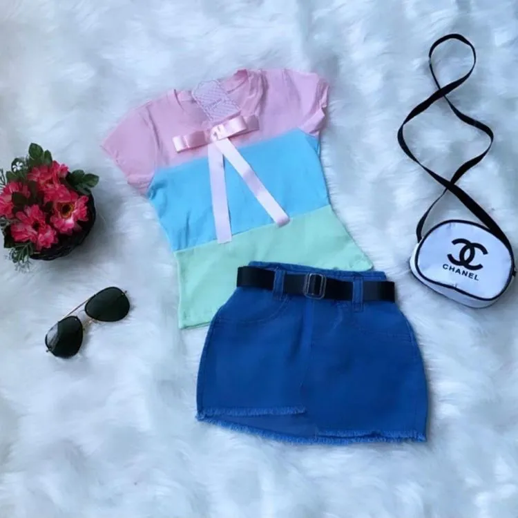 Blusa + saia com cinto + bolsa