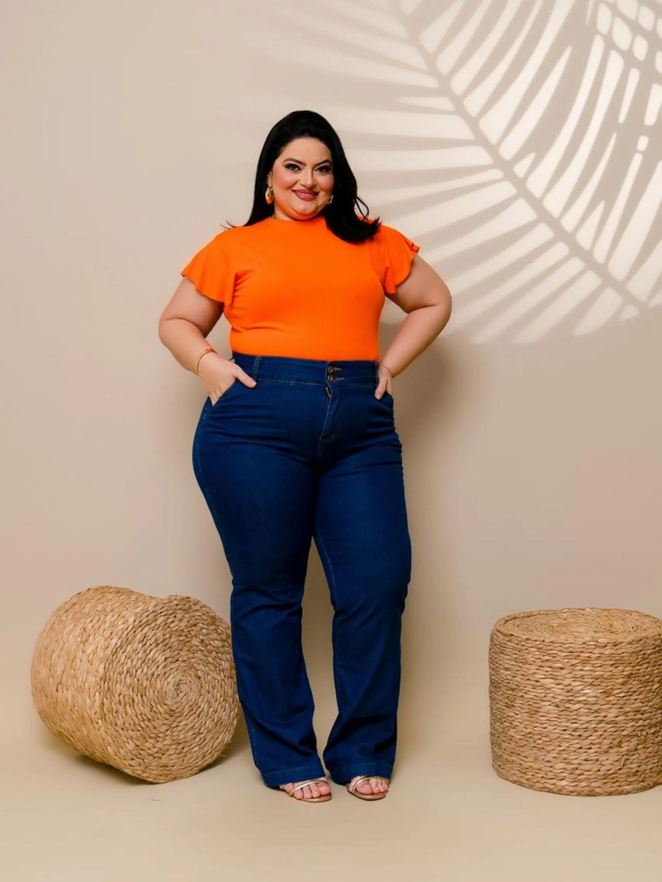 Calça pantalona brim plus size com lycra cintura alta moda feminina - moda blogueira