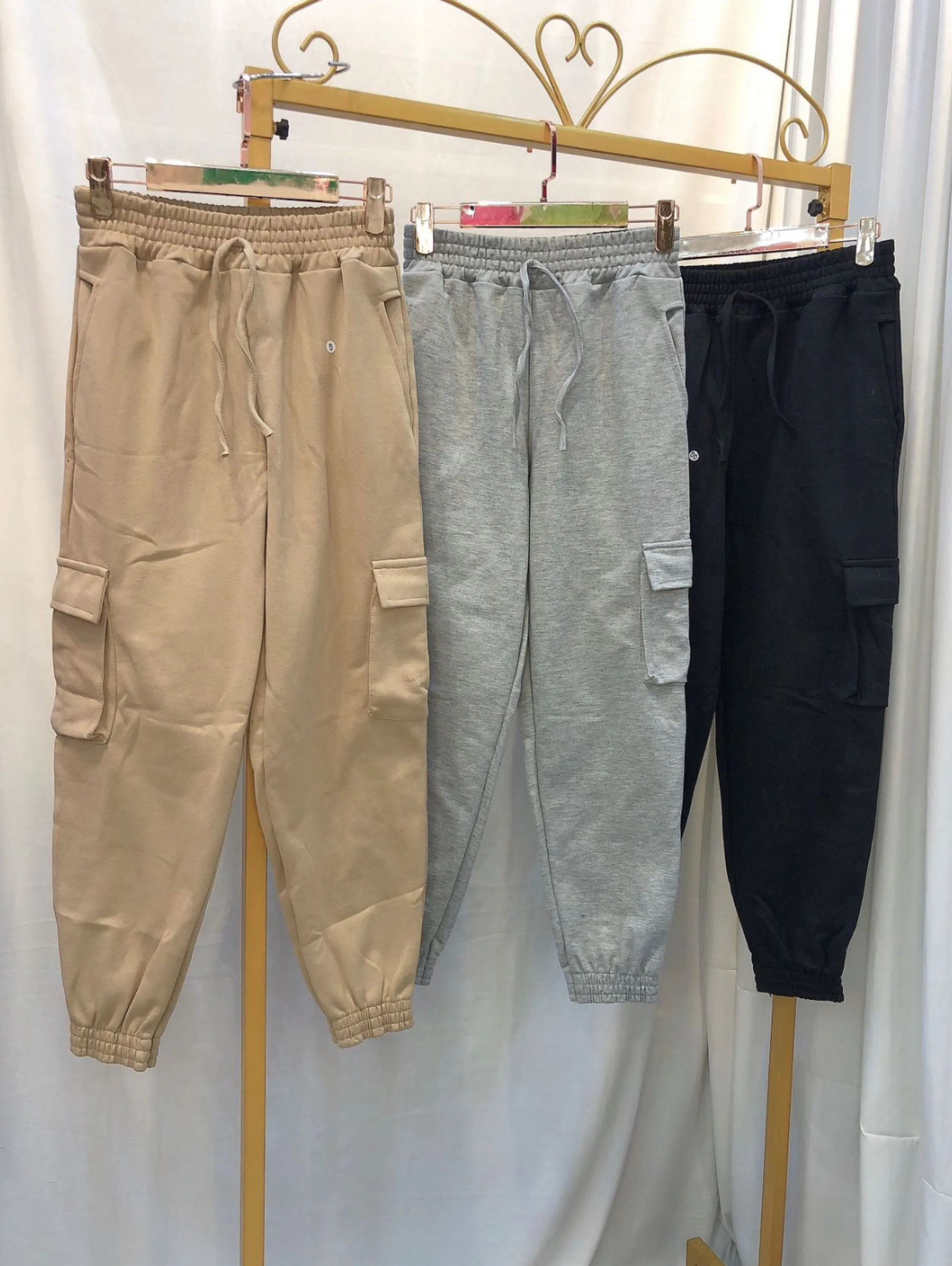 Calça jogger cargo de moletom