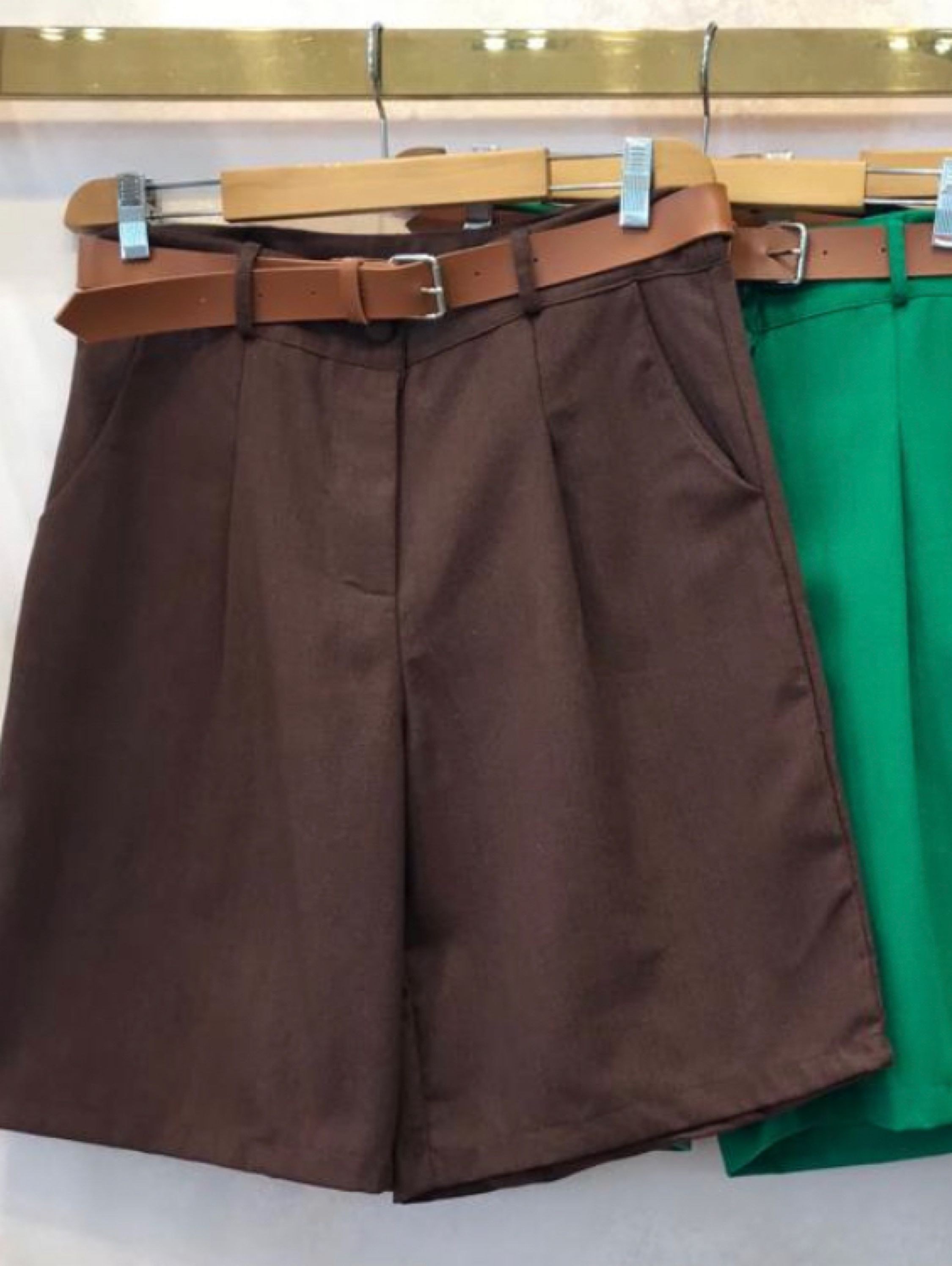 Bermuda de linho com cinto