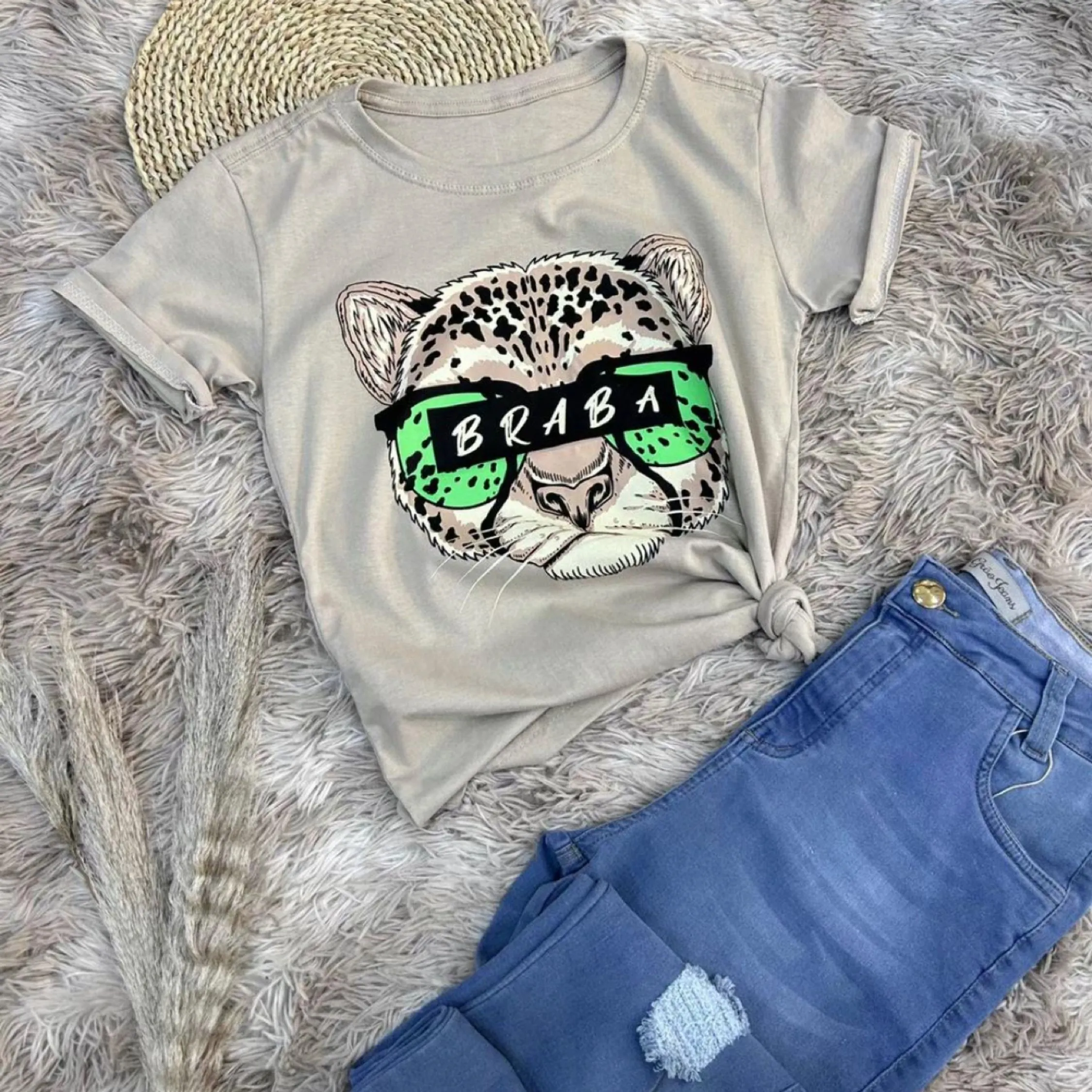 Camiseta de tigre com óculos