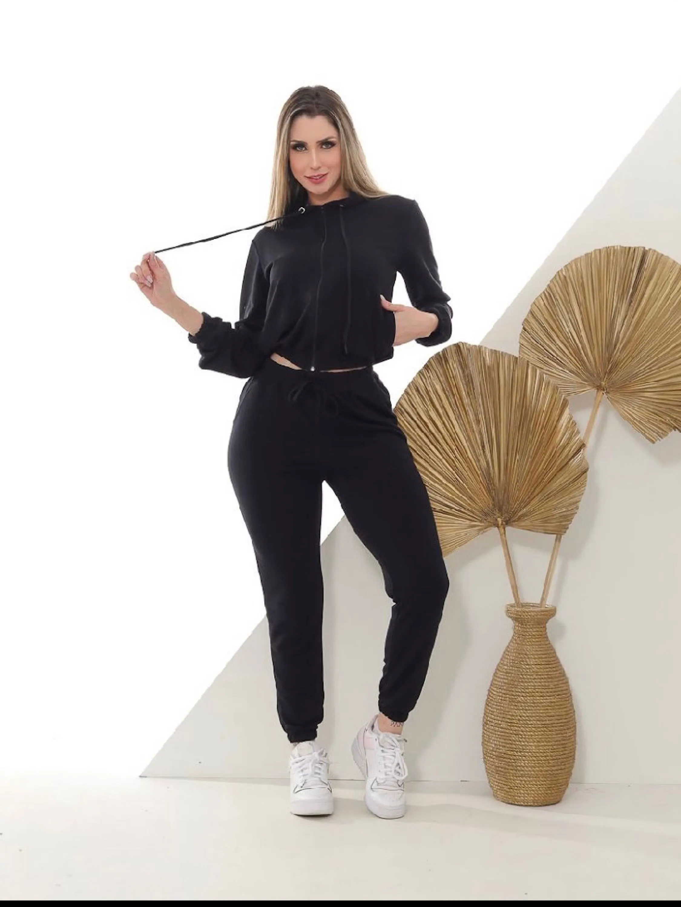 Conjunto de moletinho casaco com capuz com calça jogger