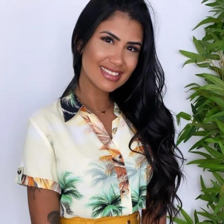 Camisa feminina estampada com botões