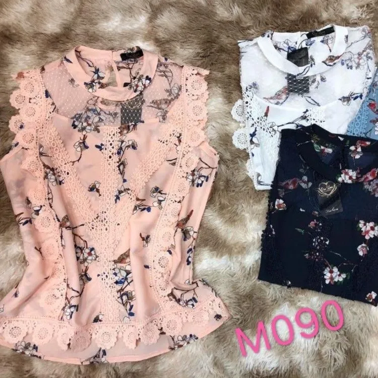 Blusa feminina estampada com renda