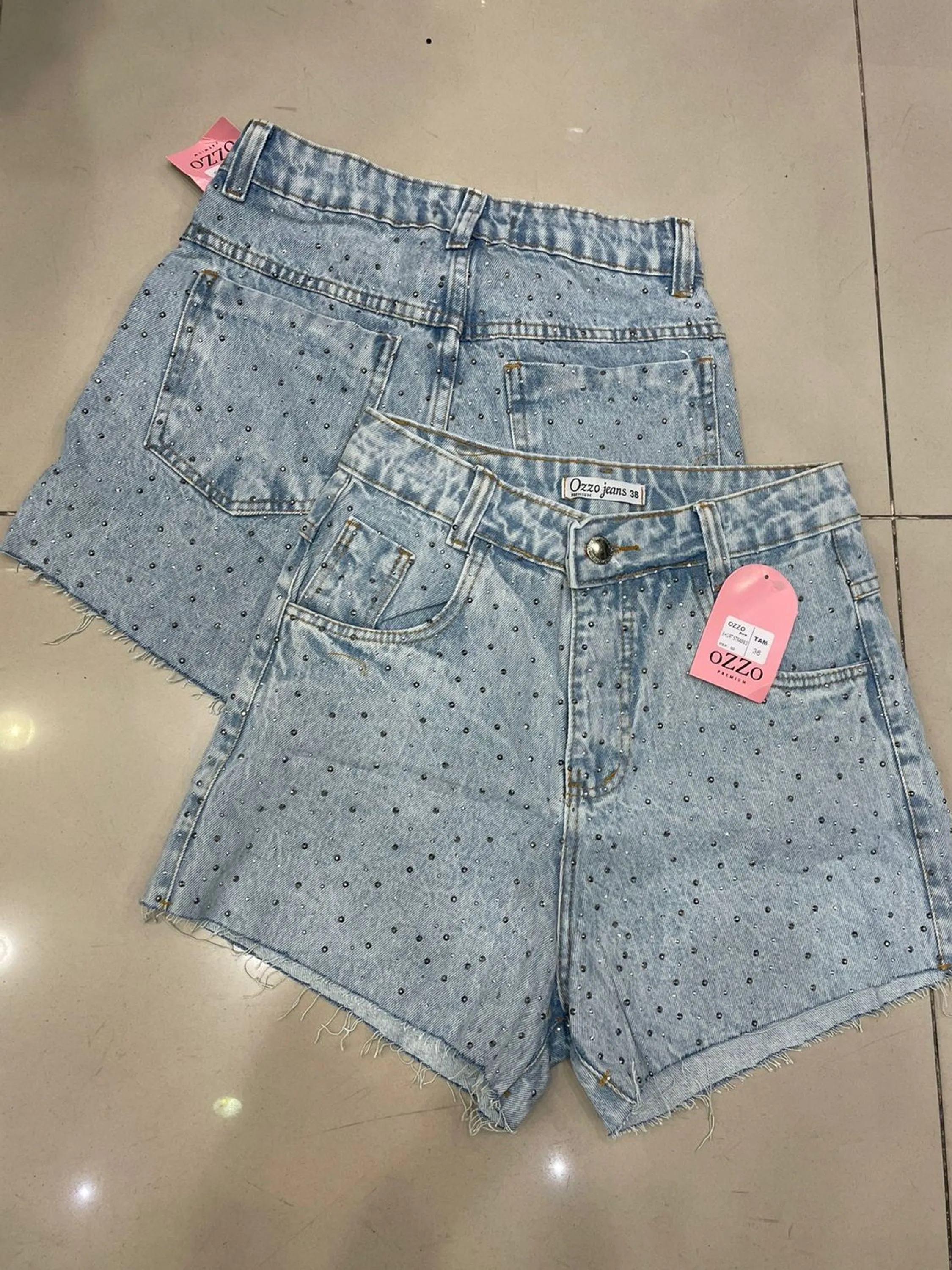 Short com aplicações 2 lados