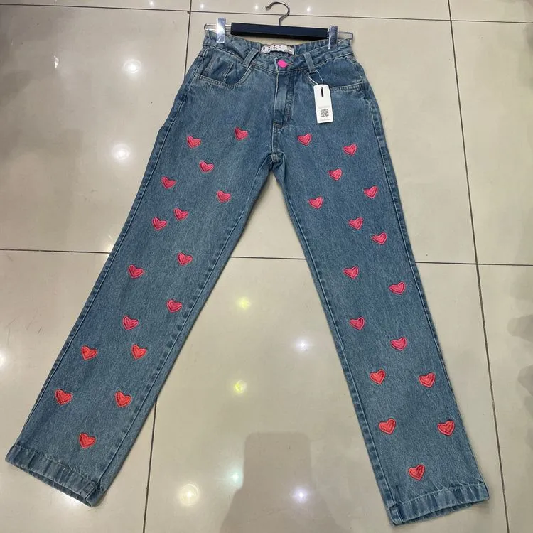 Calça mom bordado coração 130