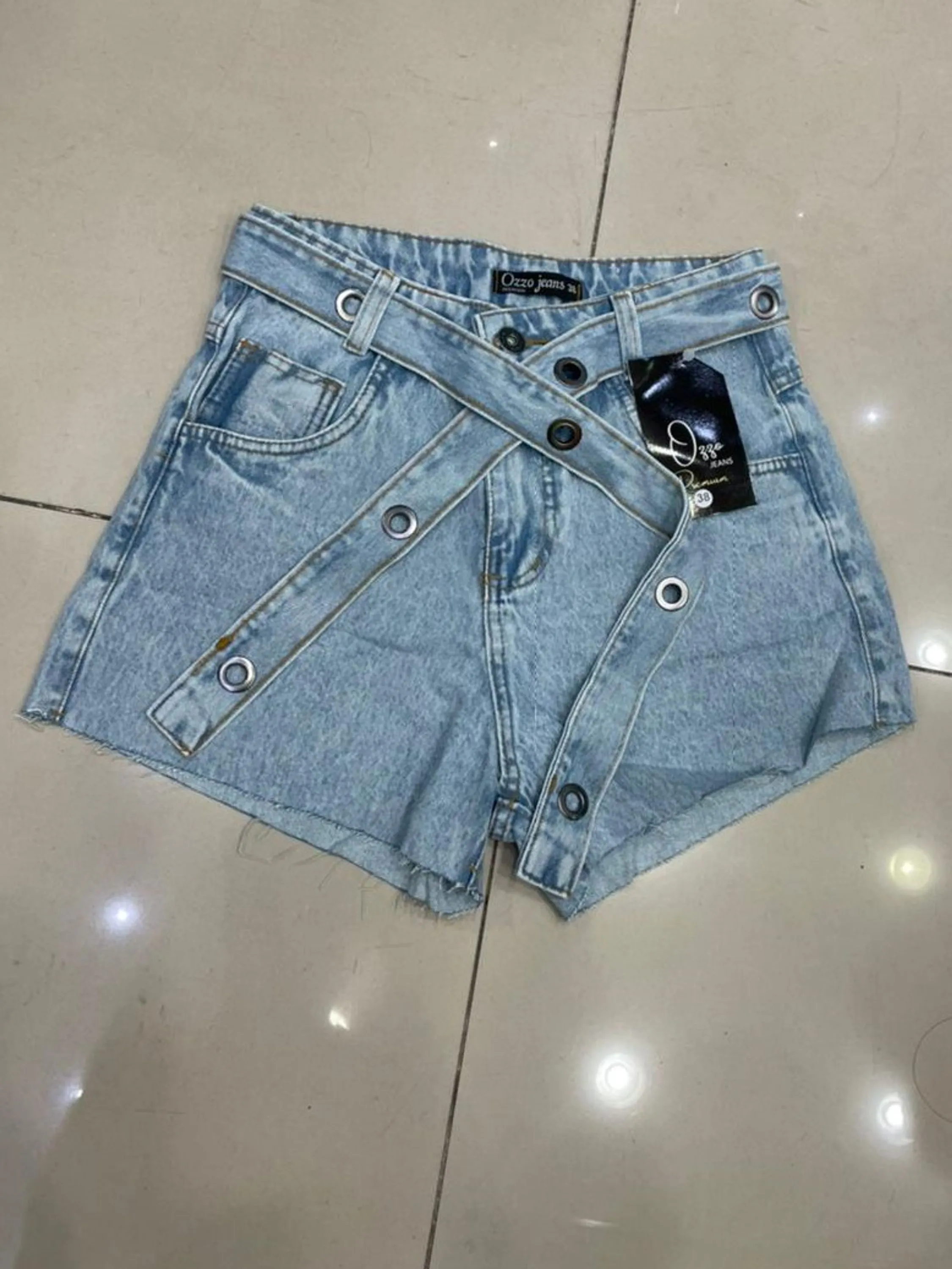 Short jeans cinto de ilhos 109