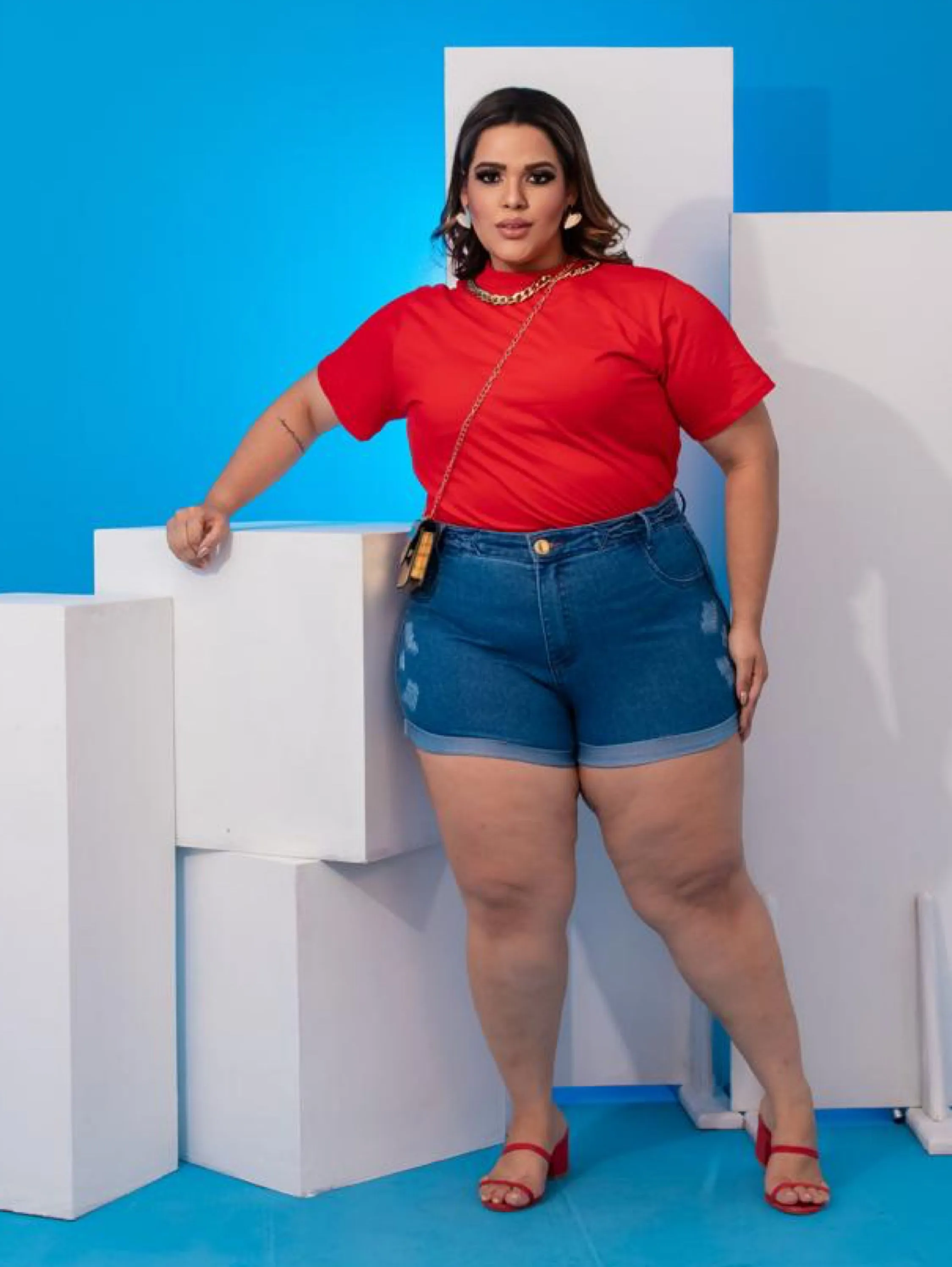 Short jeans Plus size com elastano detalhe trançado no cos