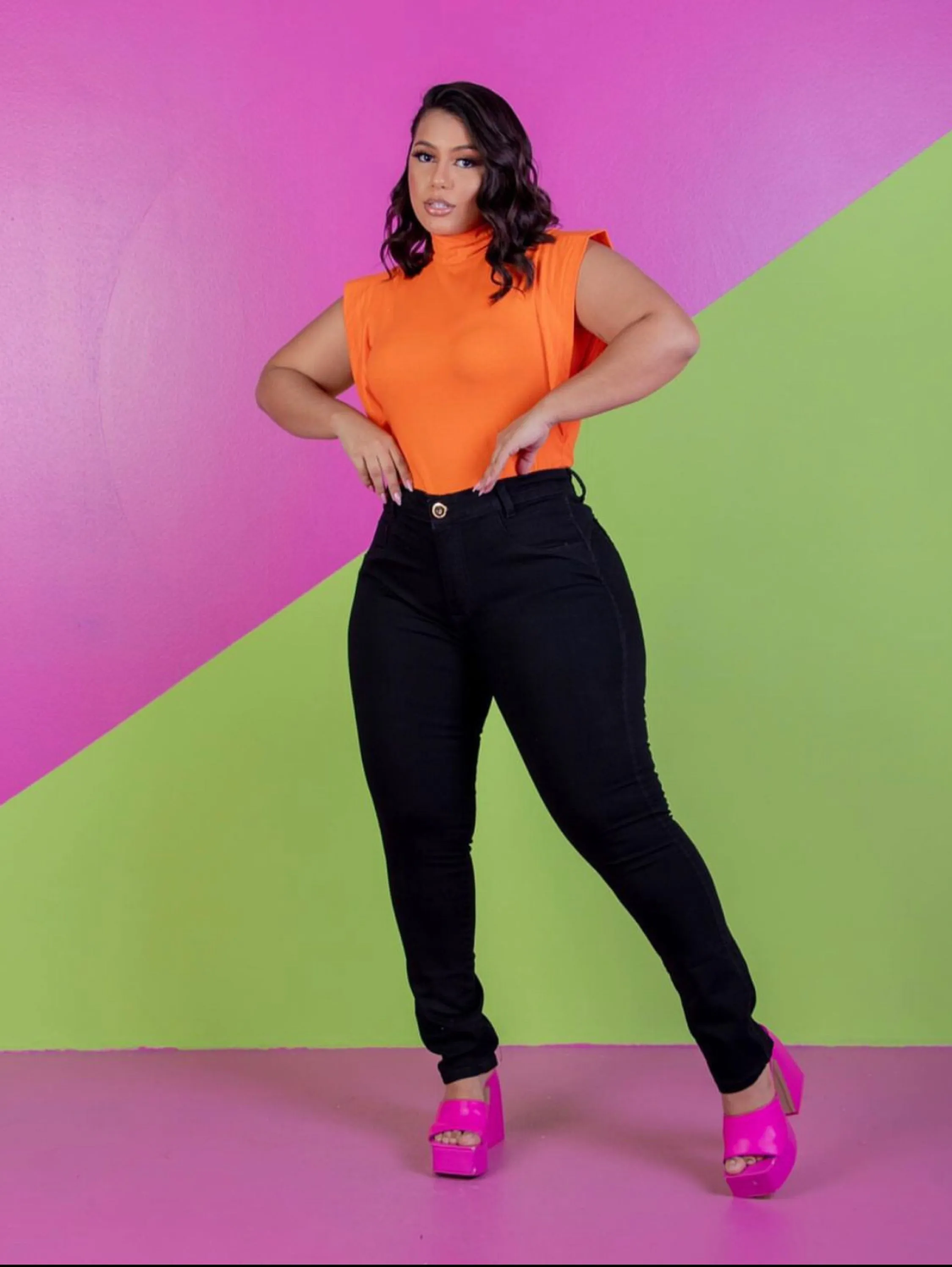 Calça jeans Plus size preta com lycra , cintura alta