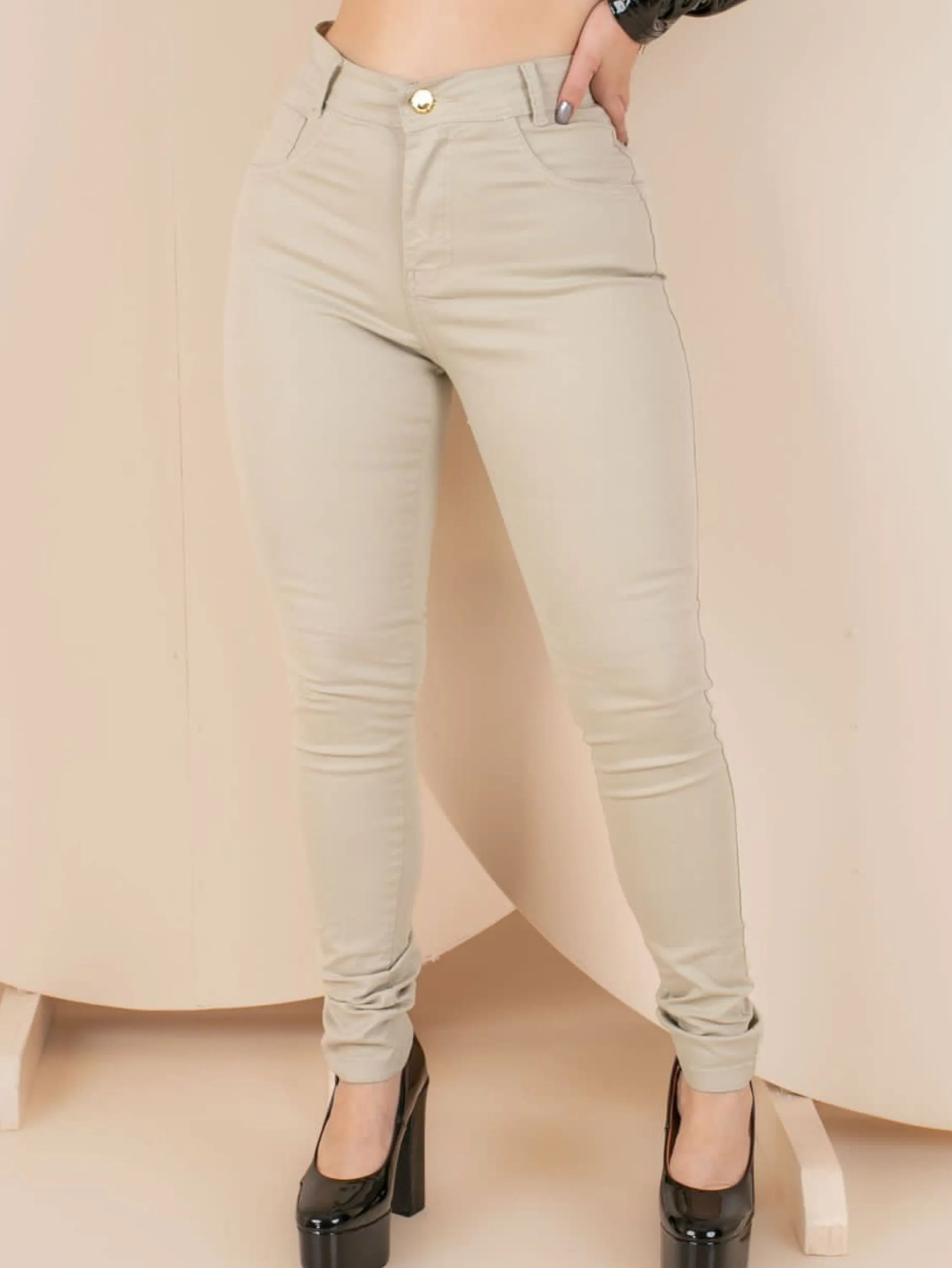 Calça  plus size com lycra bege linha premium ,cintura alta , modelaagem perfeita
