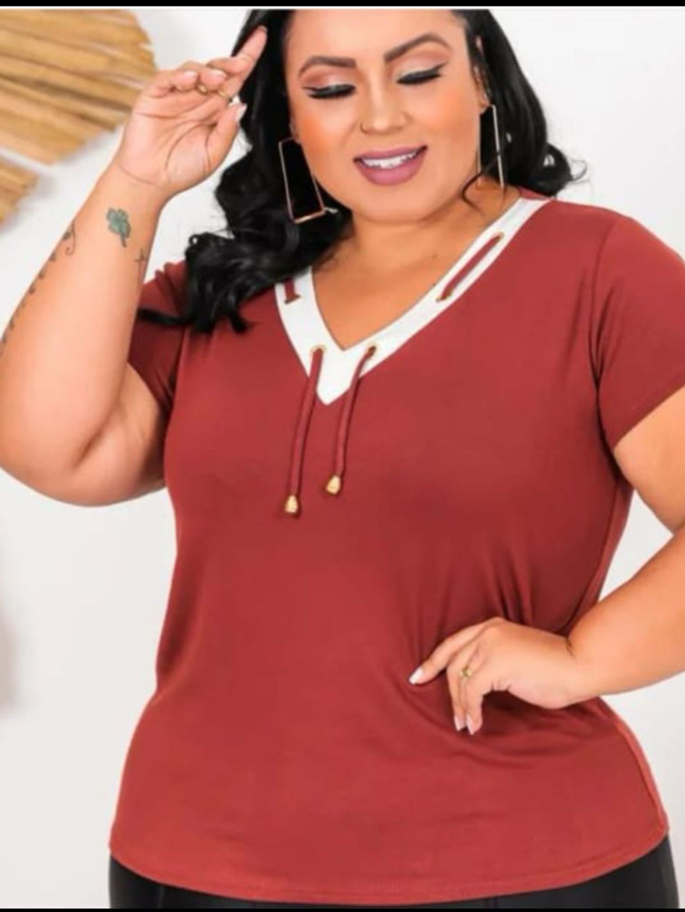 Blusa plus size com cordinha