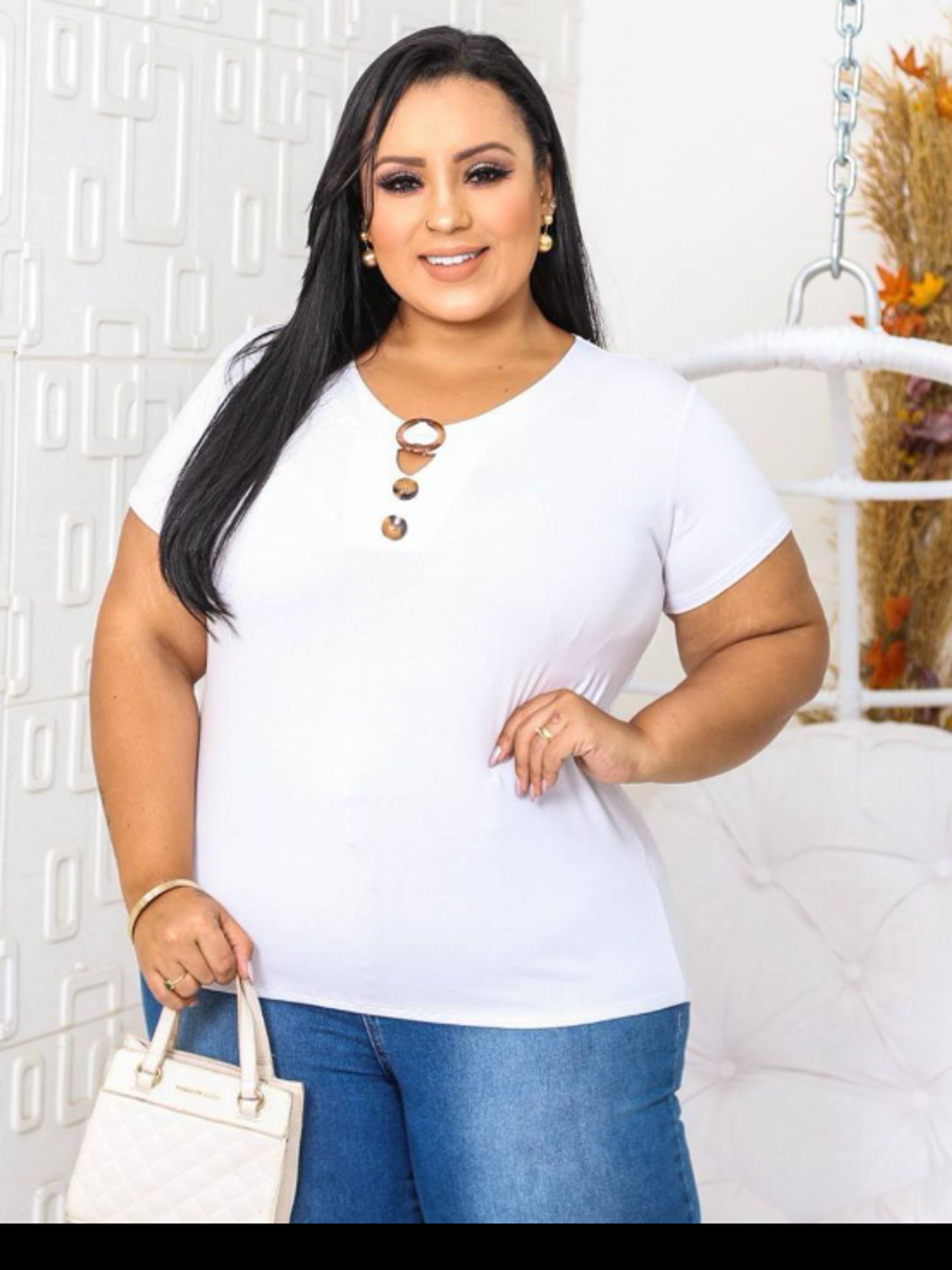 Blusa plus size com fivela no peito