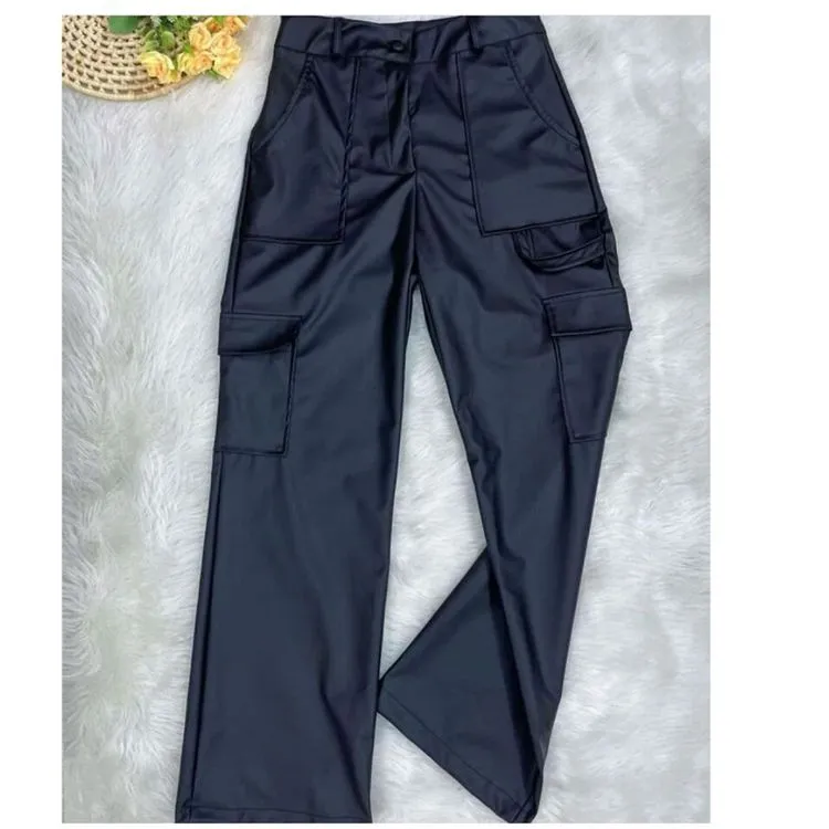 Calça pantalona de couro cargo novidade