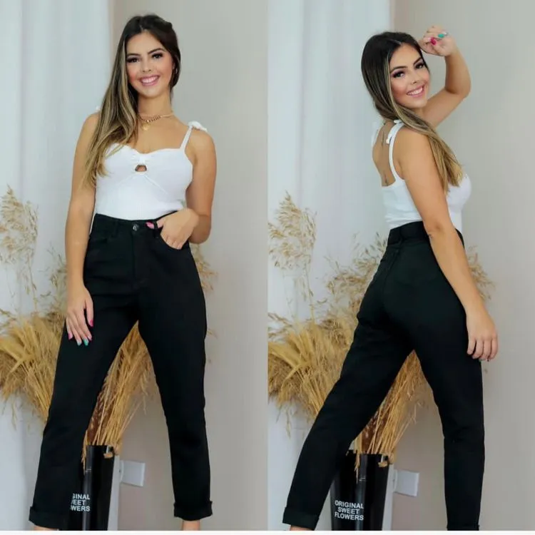 Calça preta mom