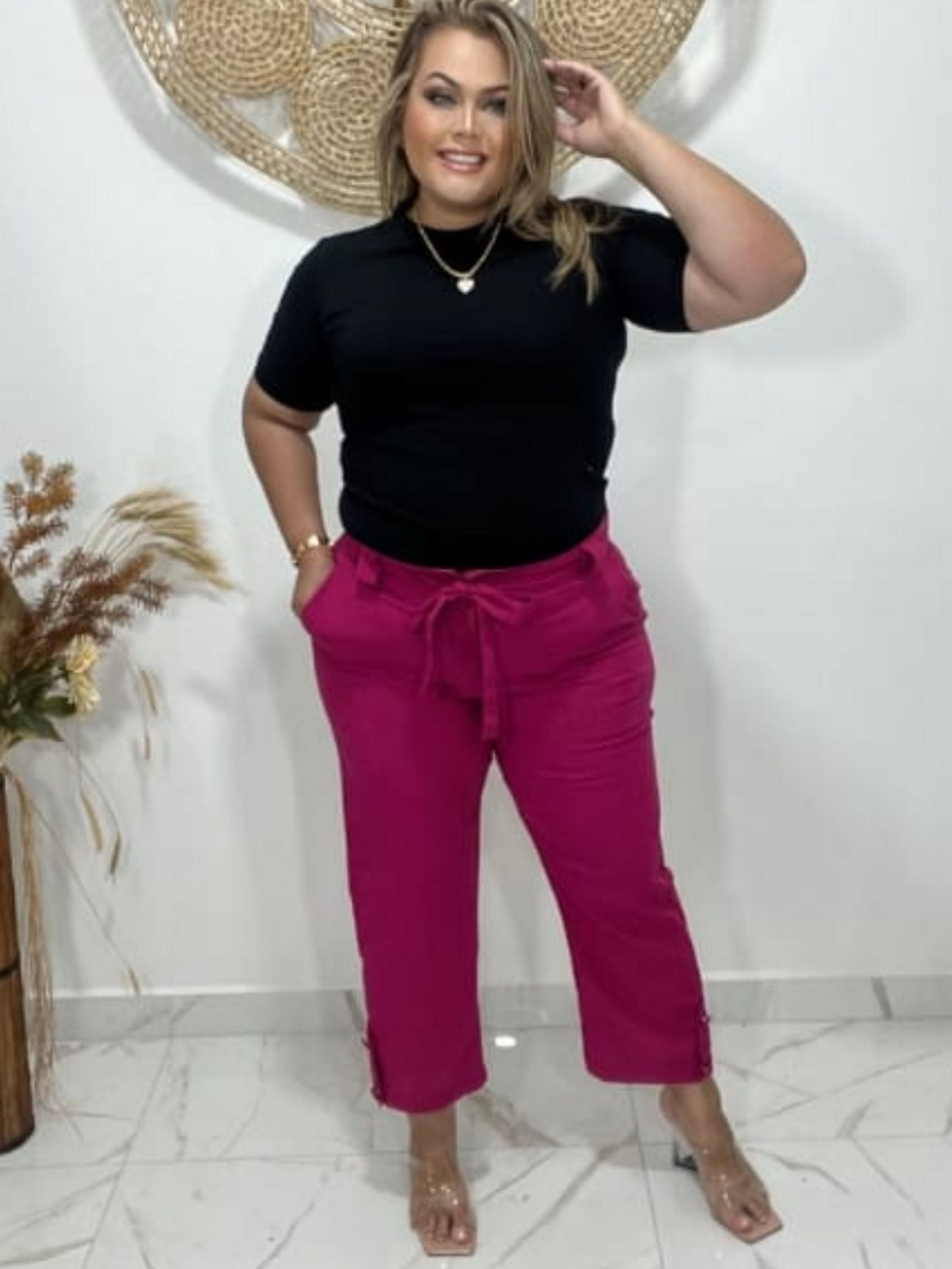 Calça Plus Size Pantacourt Linho ⭐