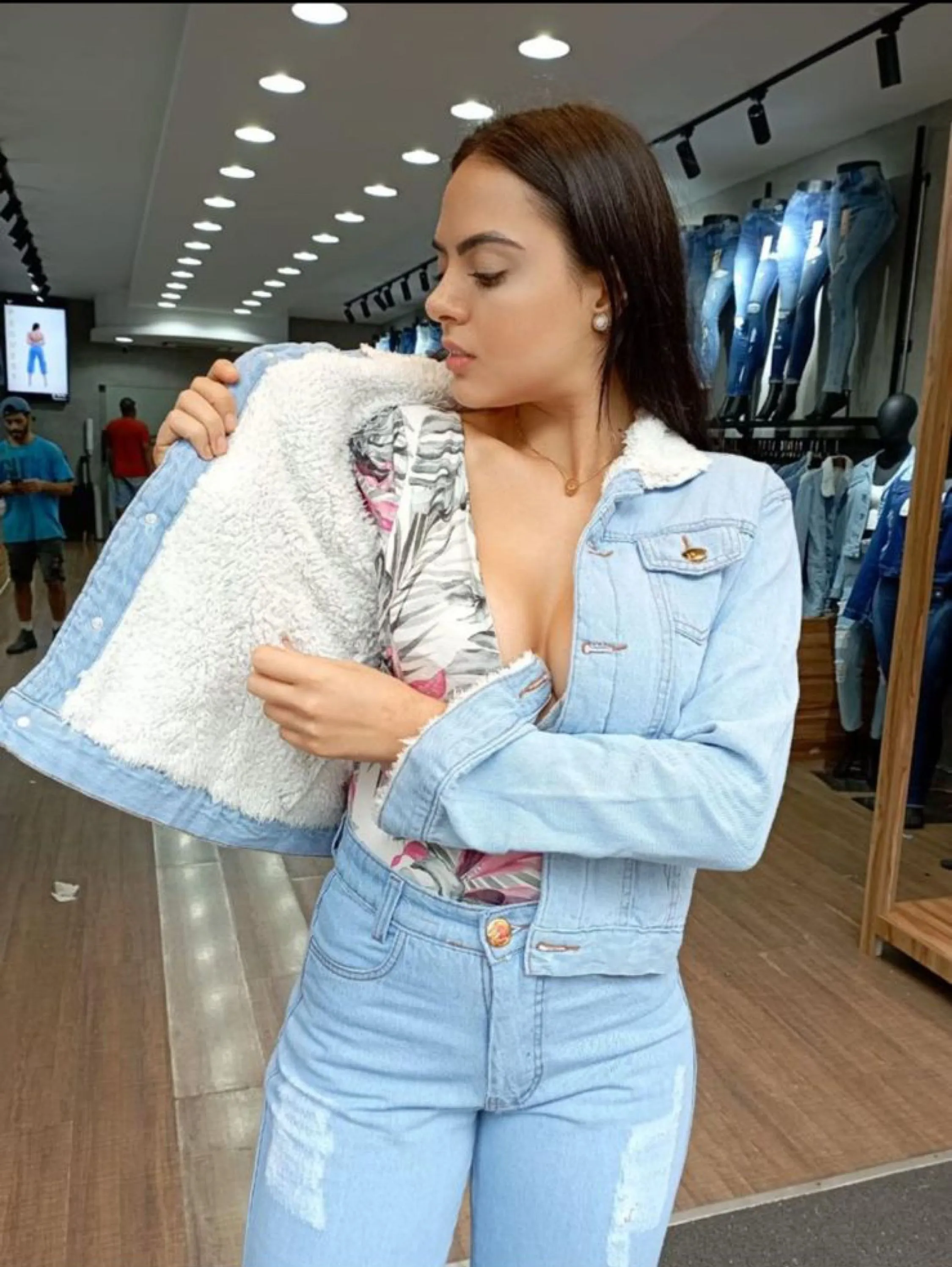 Jaqueta jeans promoção  detro com pelinhos