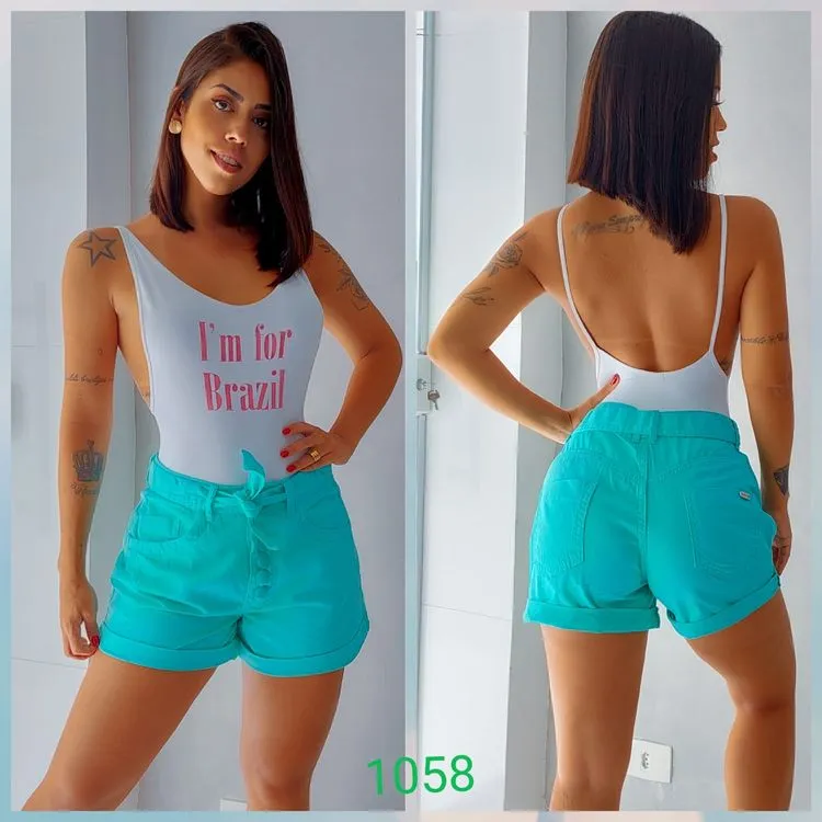 Shorts com botão encapado Verde