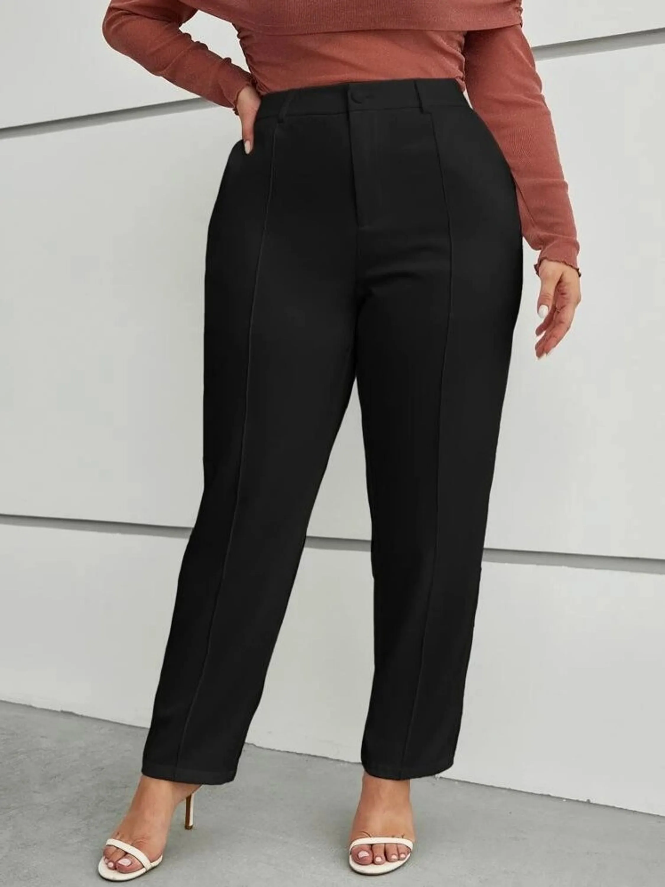 Calça alfaiataria plus size com risco C3888