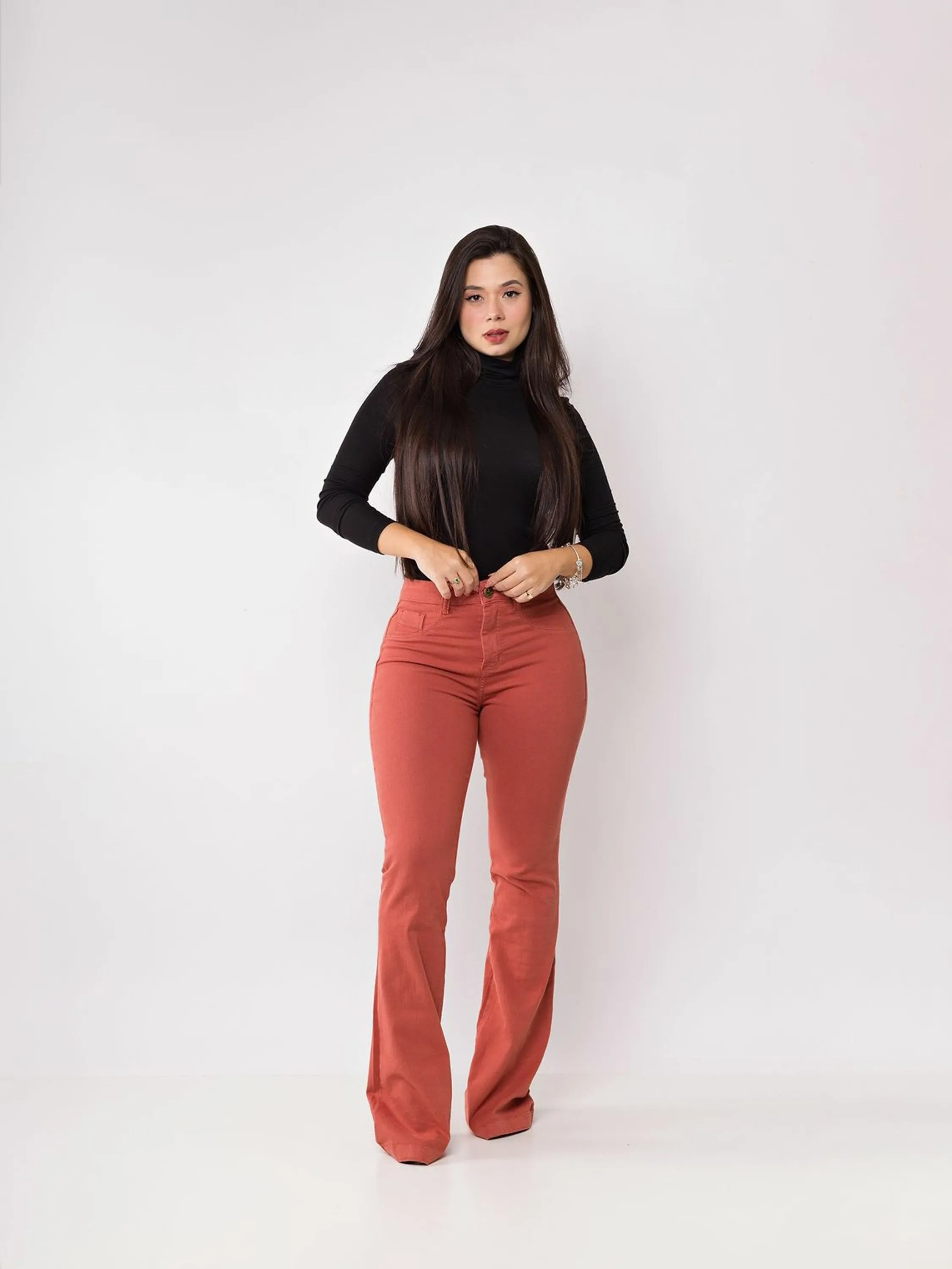 Calça flare feminino sarja