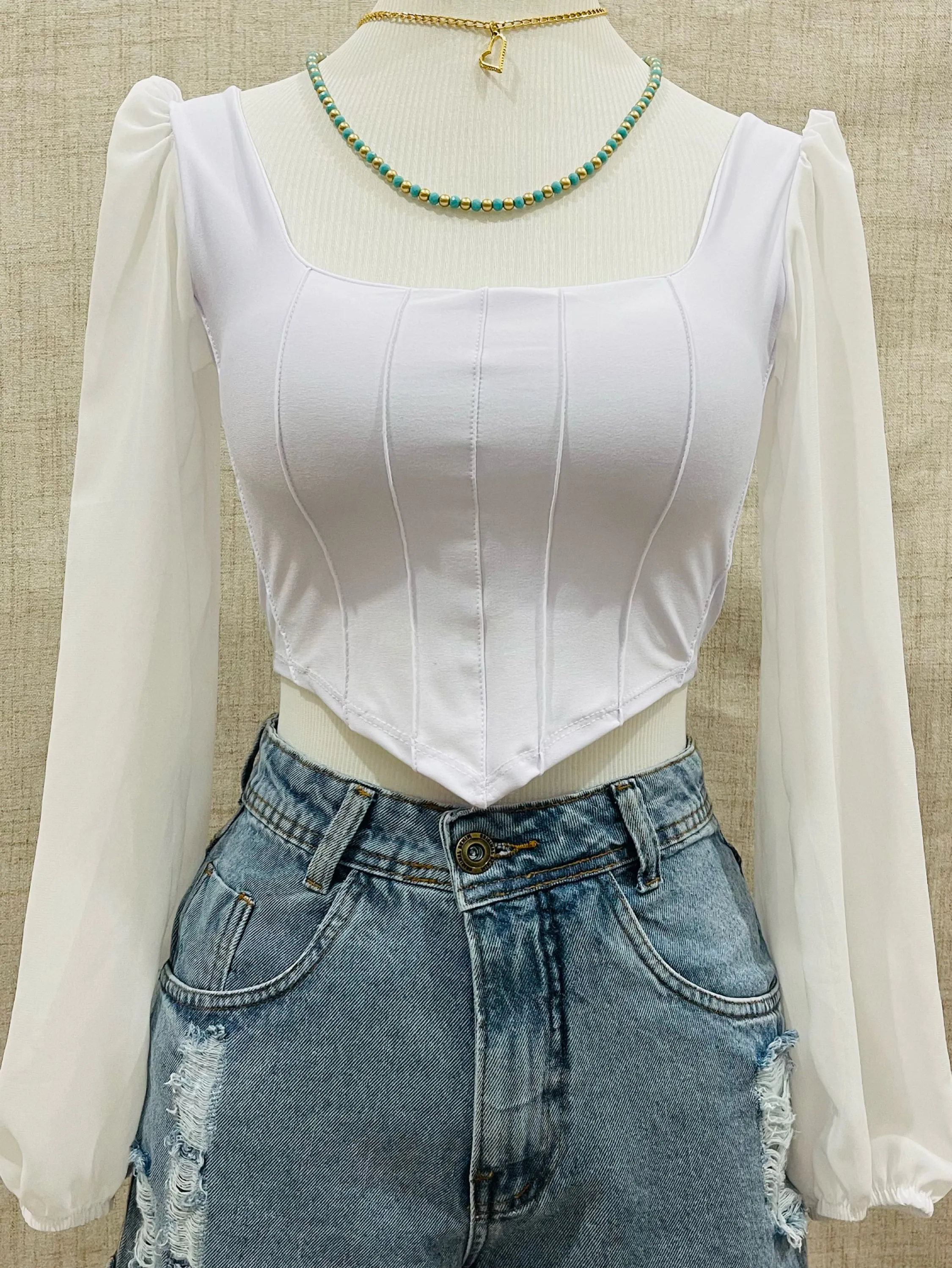 Cropped com manga tule