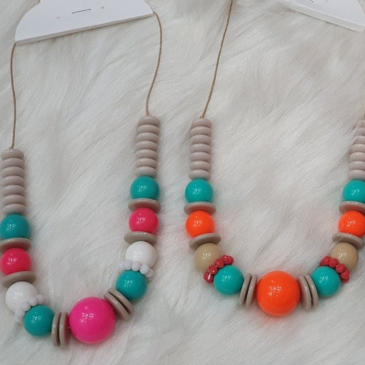 Colar se bolas com cristal