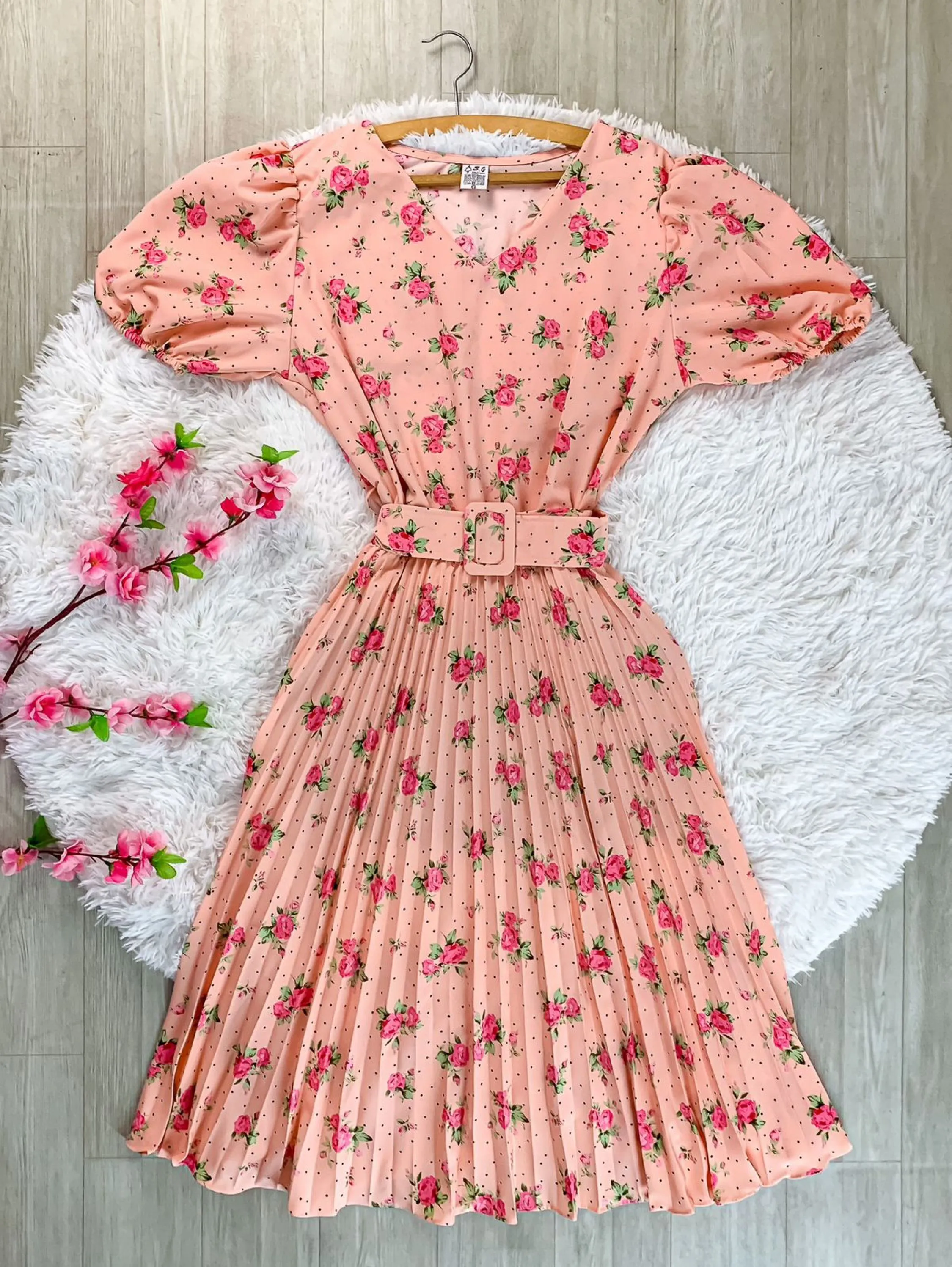 Vestido Plissado com Cinto Estampado Floral