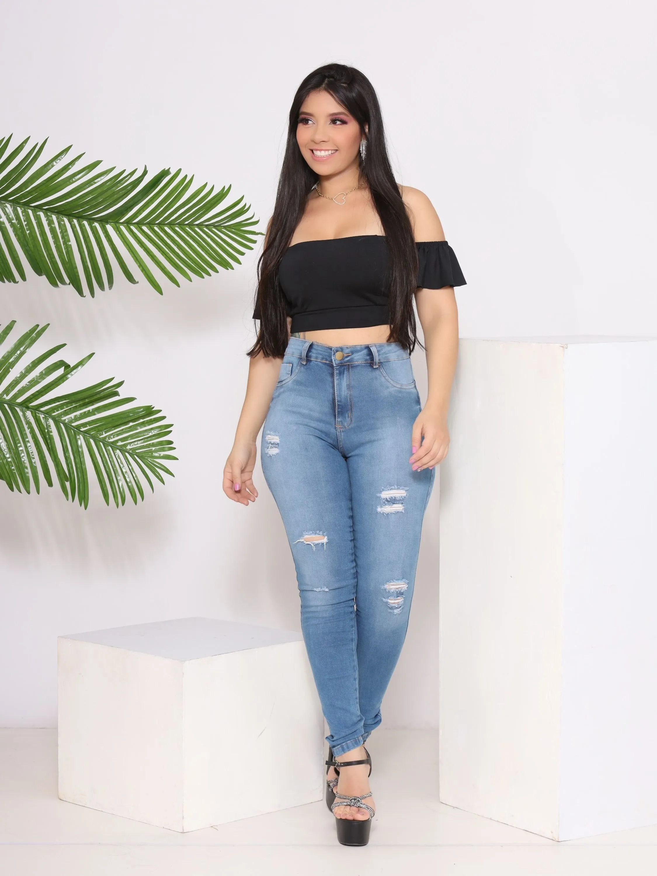 Calca jeans skinny clara rasgada com laicra