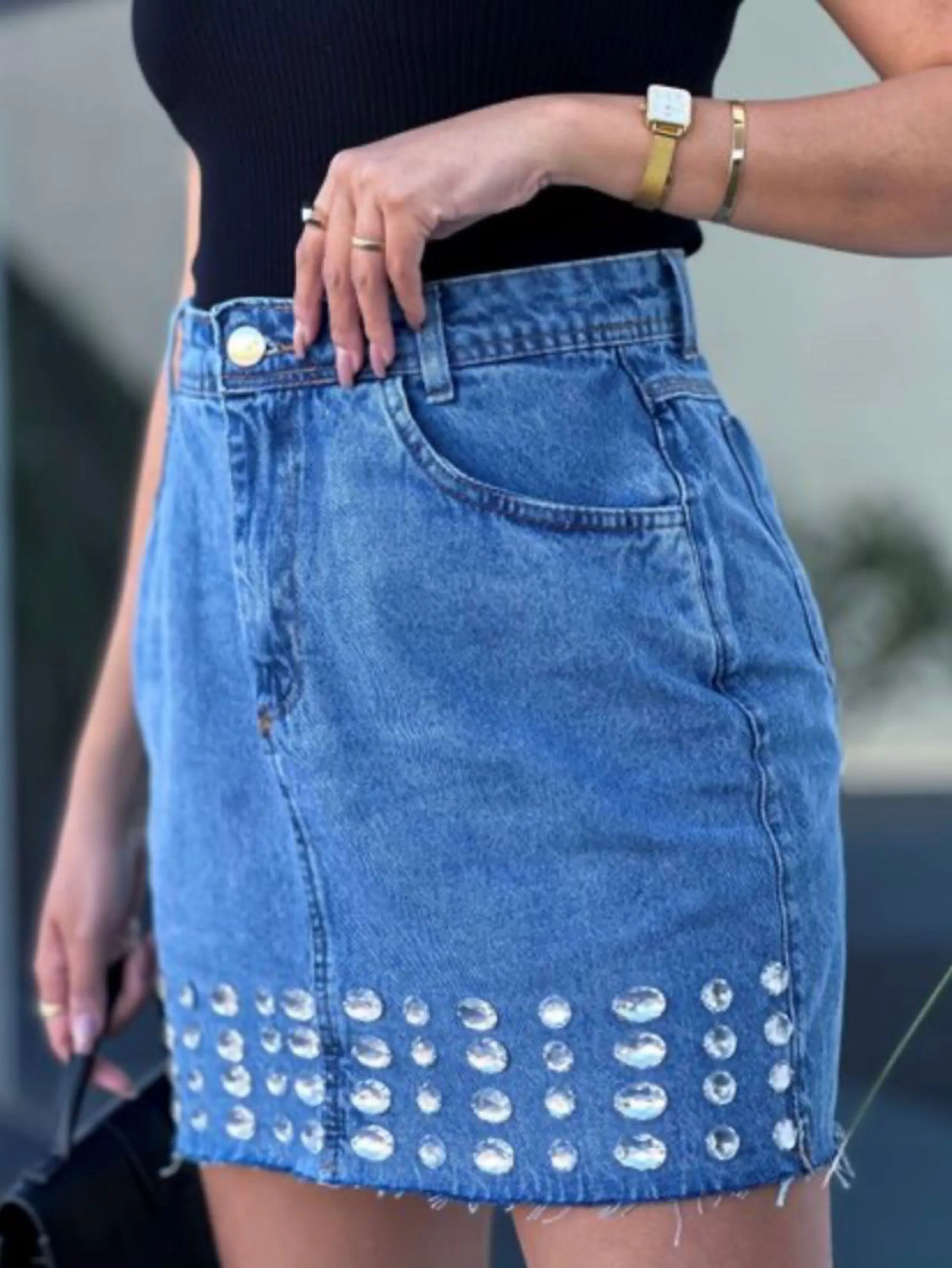 Saia jeans com babado e pedraria