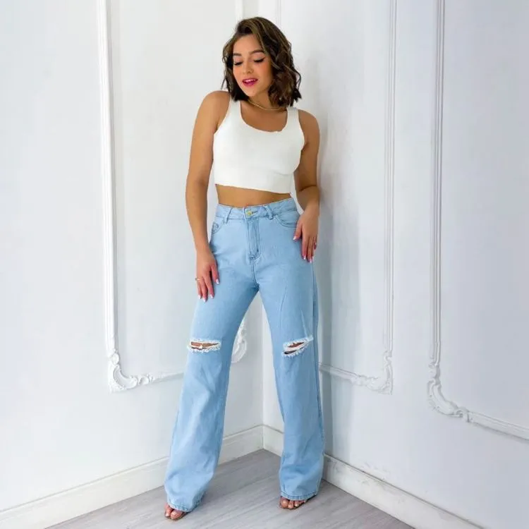 Calça jeans feminina wide leg rasgado no joelho e pantalona