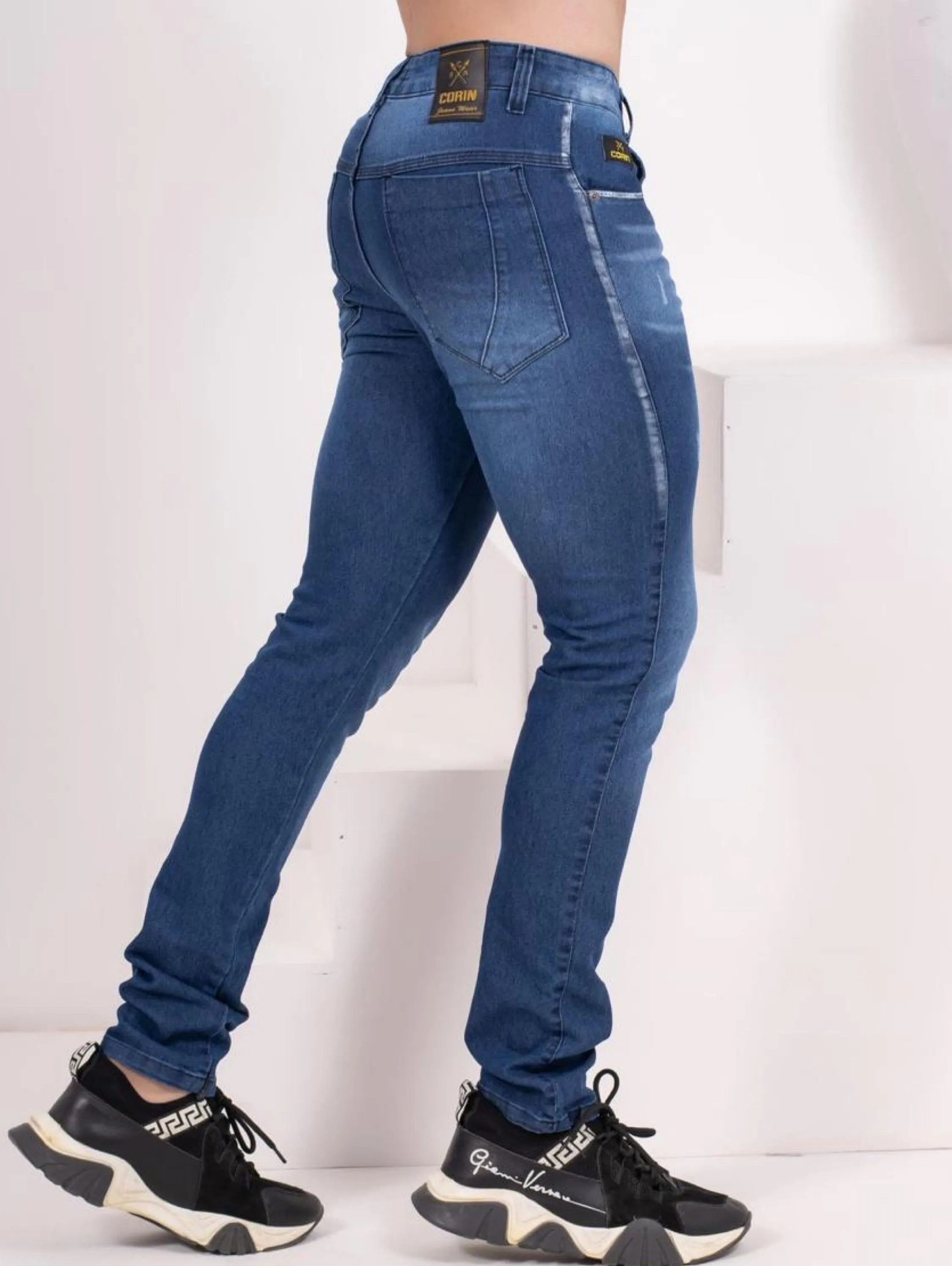 Calça jeans na lycra