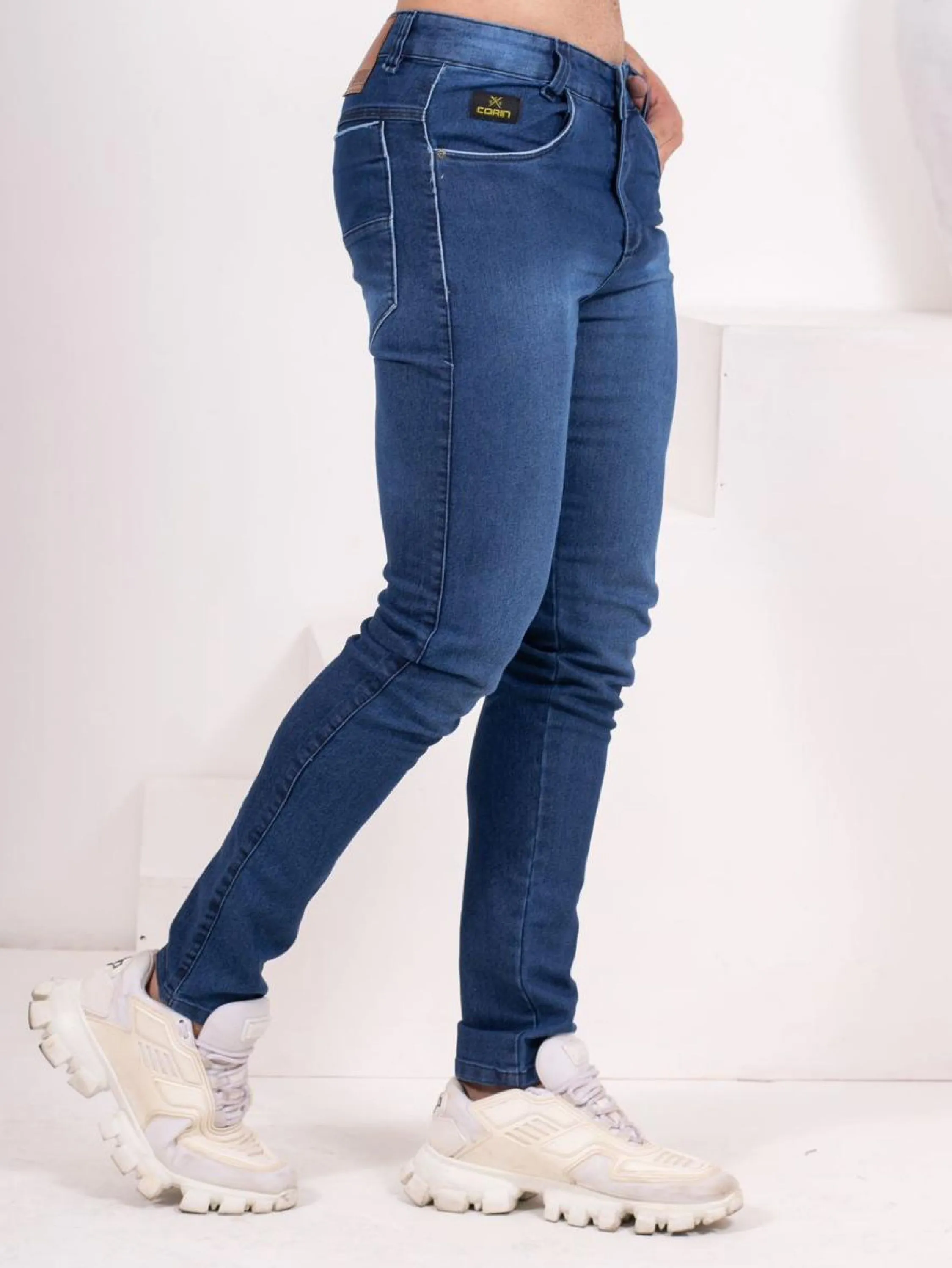 Calça jeans na lycra