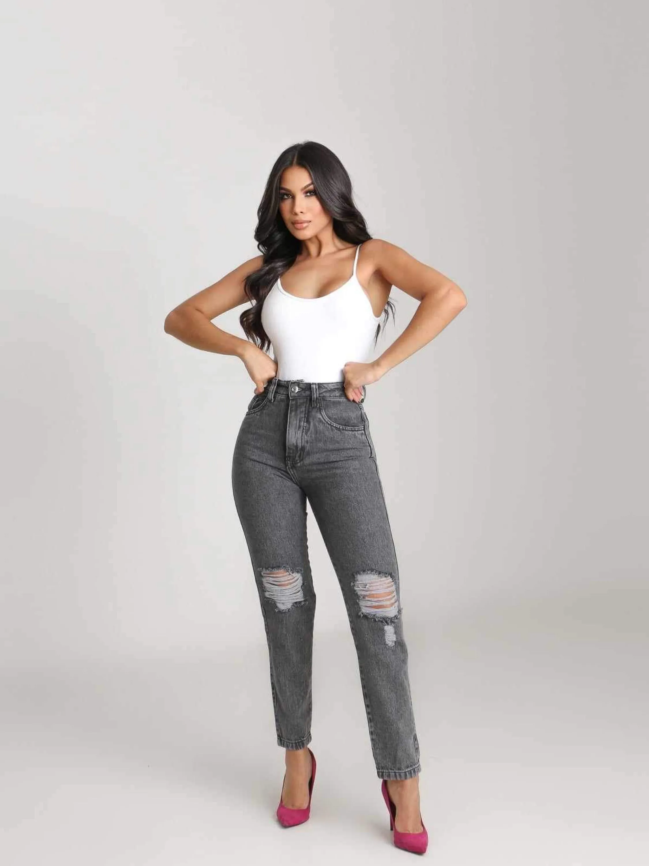 Calça mom jeans feminina