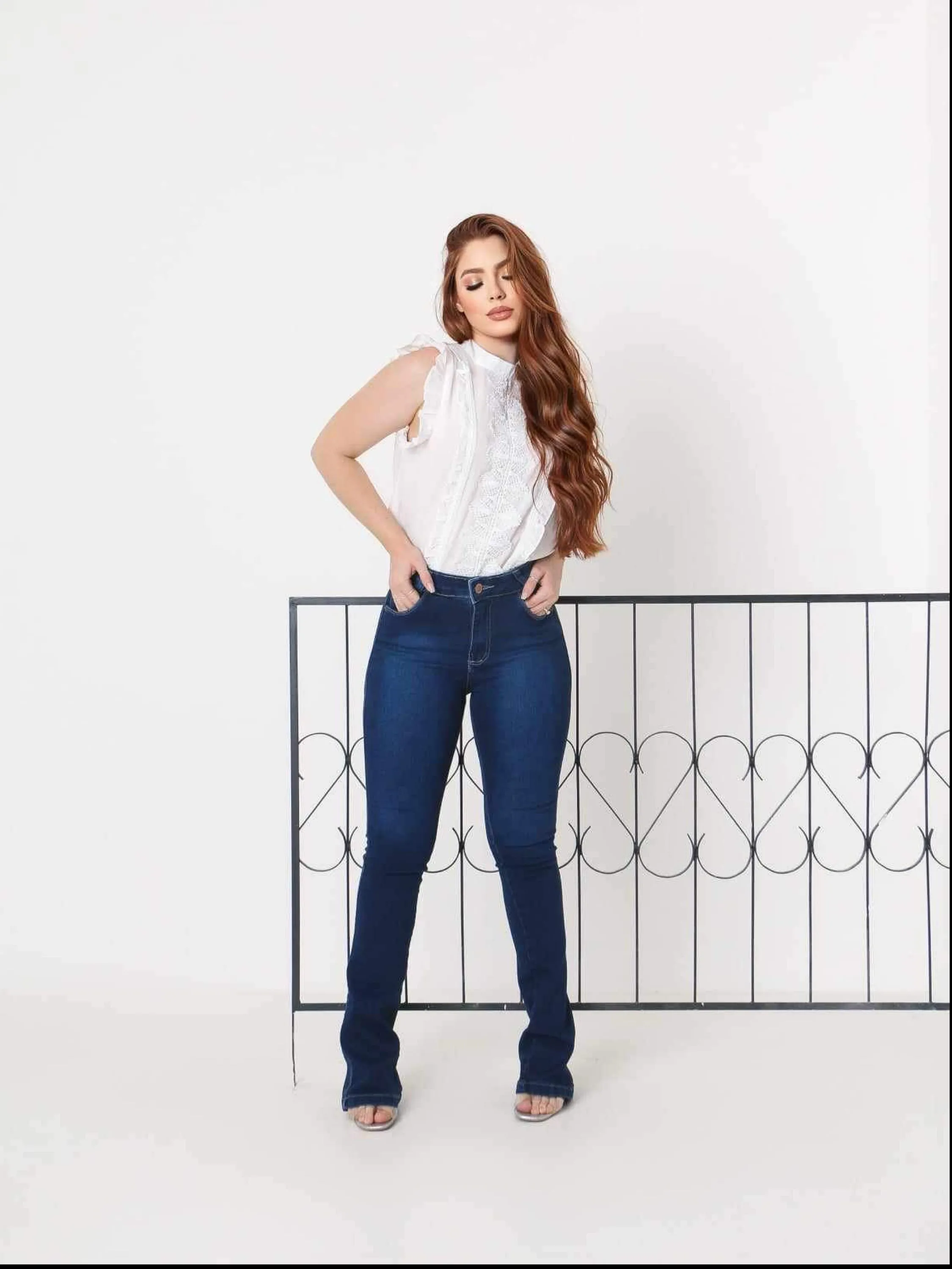 Calça flare jeans feminina