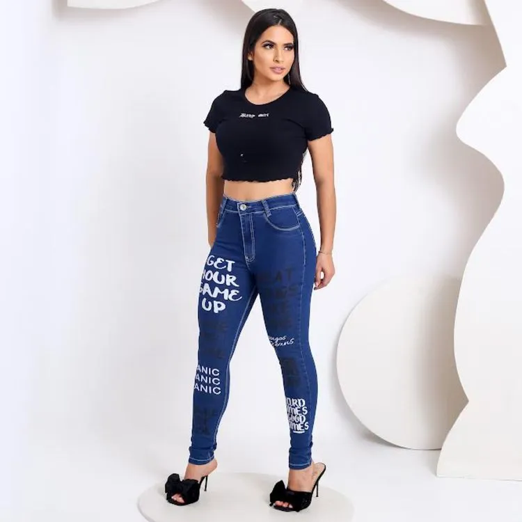 Calça jeans escrita