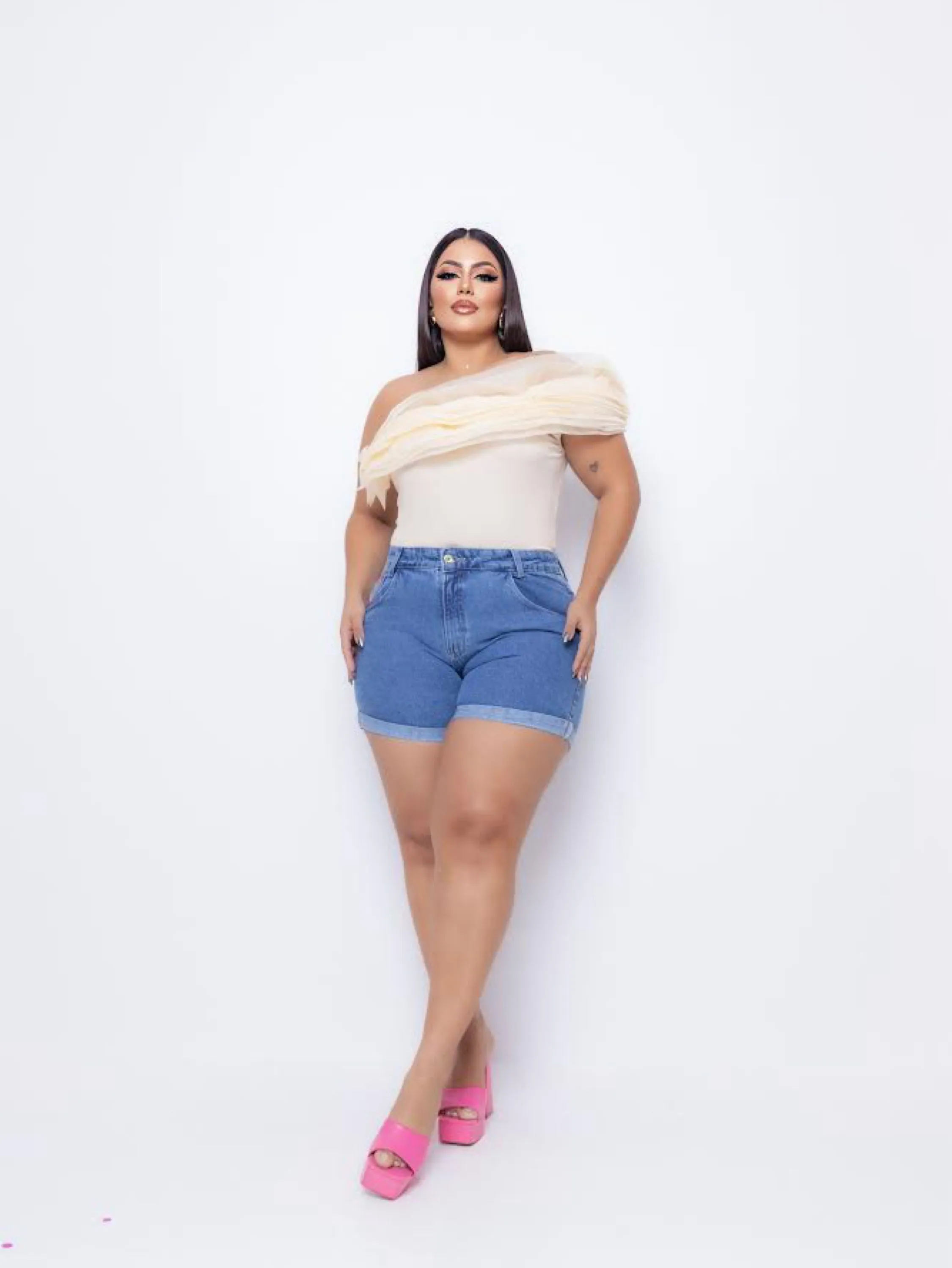 Short jeans feminino plus size