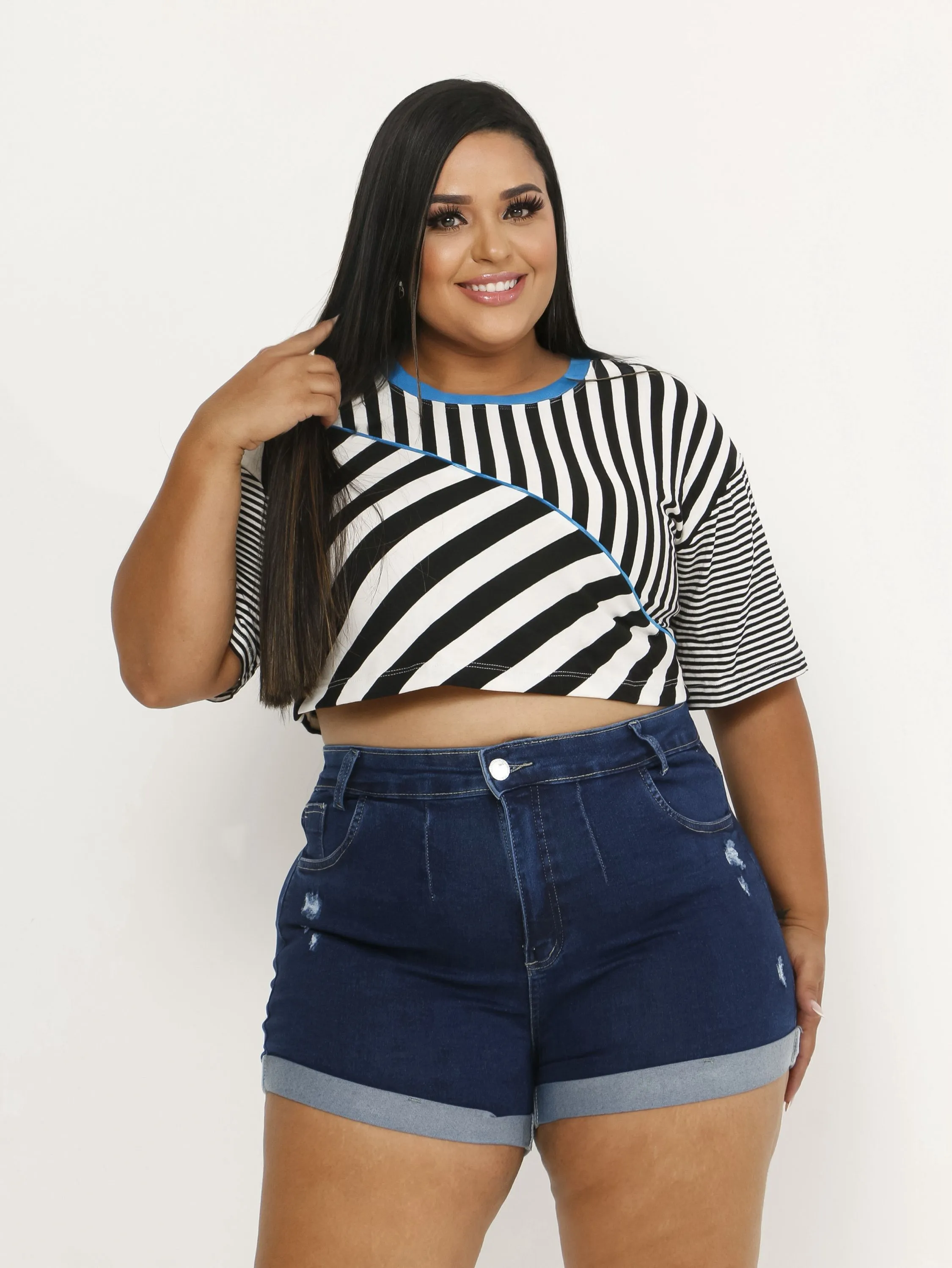 Short jeans feminino plus size com Lycra