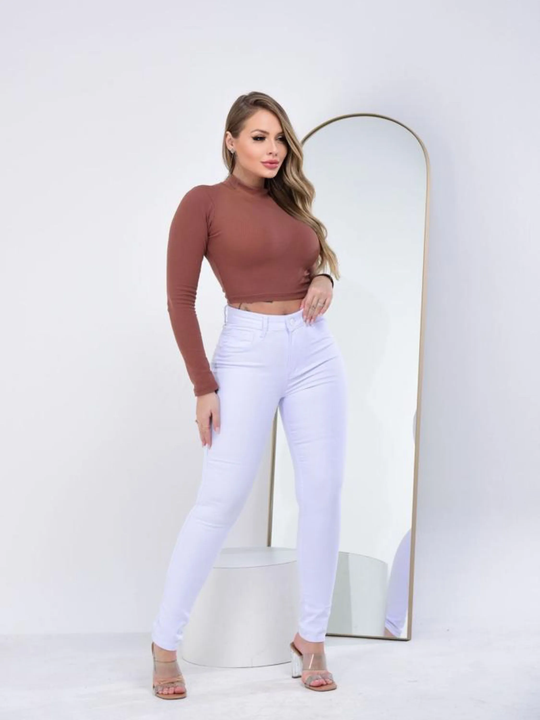 Calça skinny branca com lycra