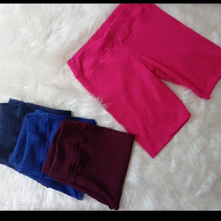 Bermuda feminina bolha flocado nervura