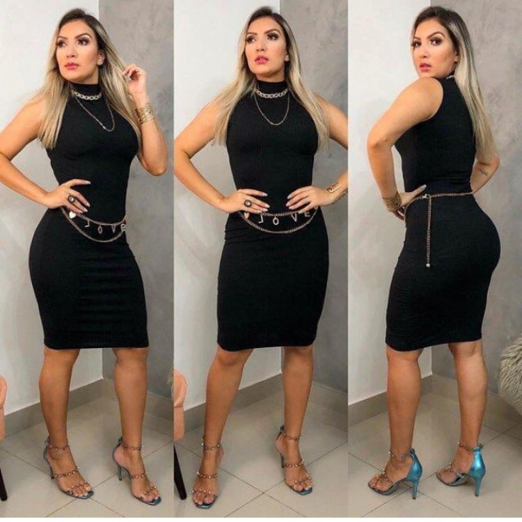 Vestido com gola