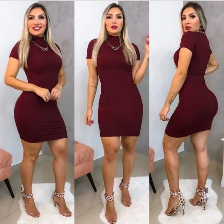 Vestido com gola